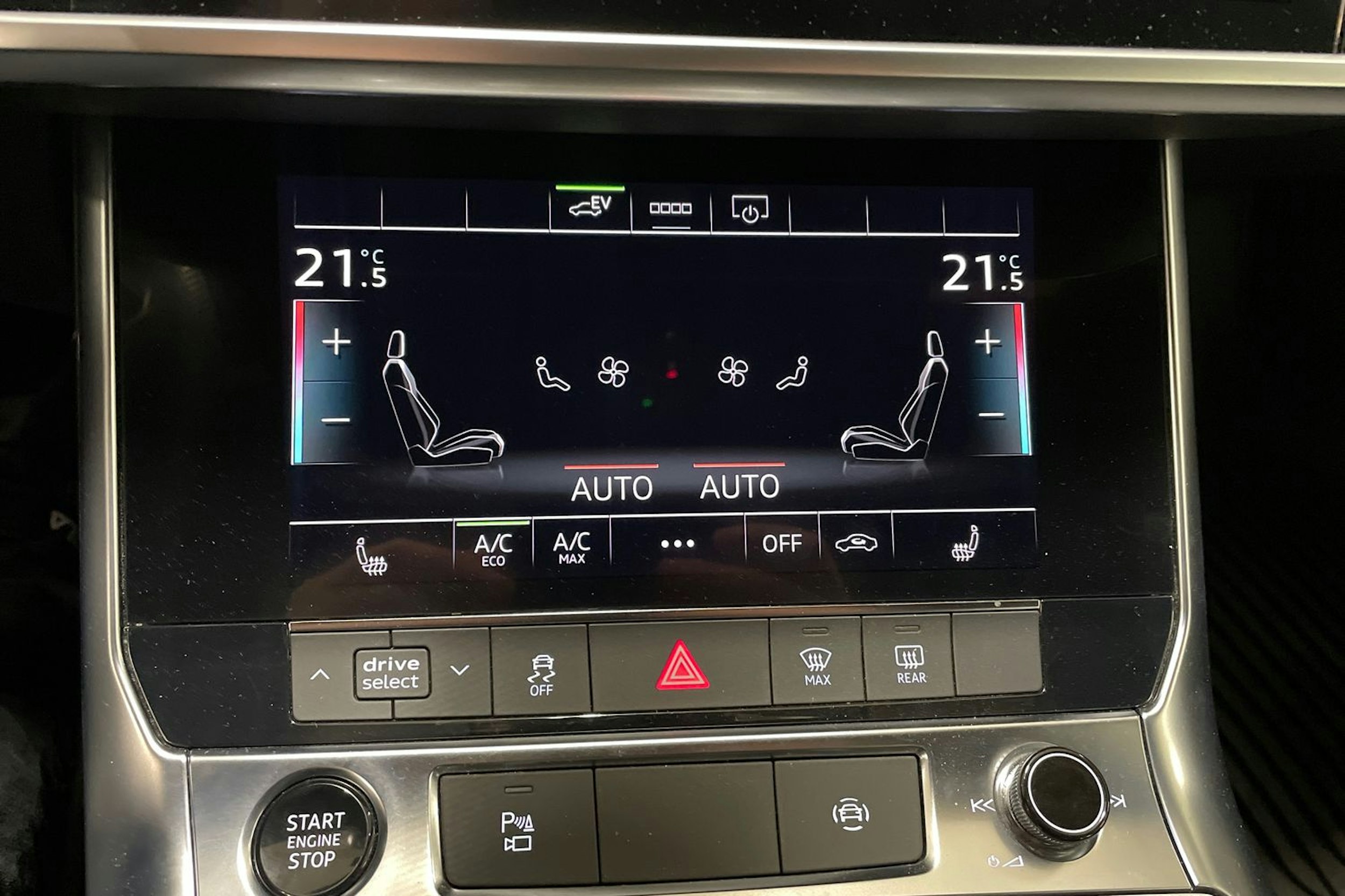 sininen Audi A6 2022 kuva 32.