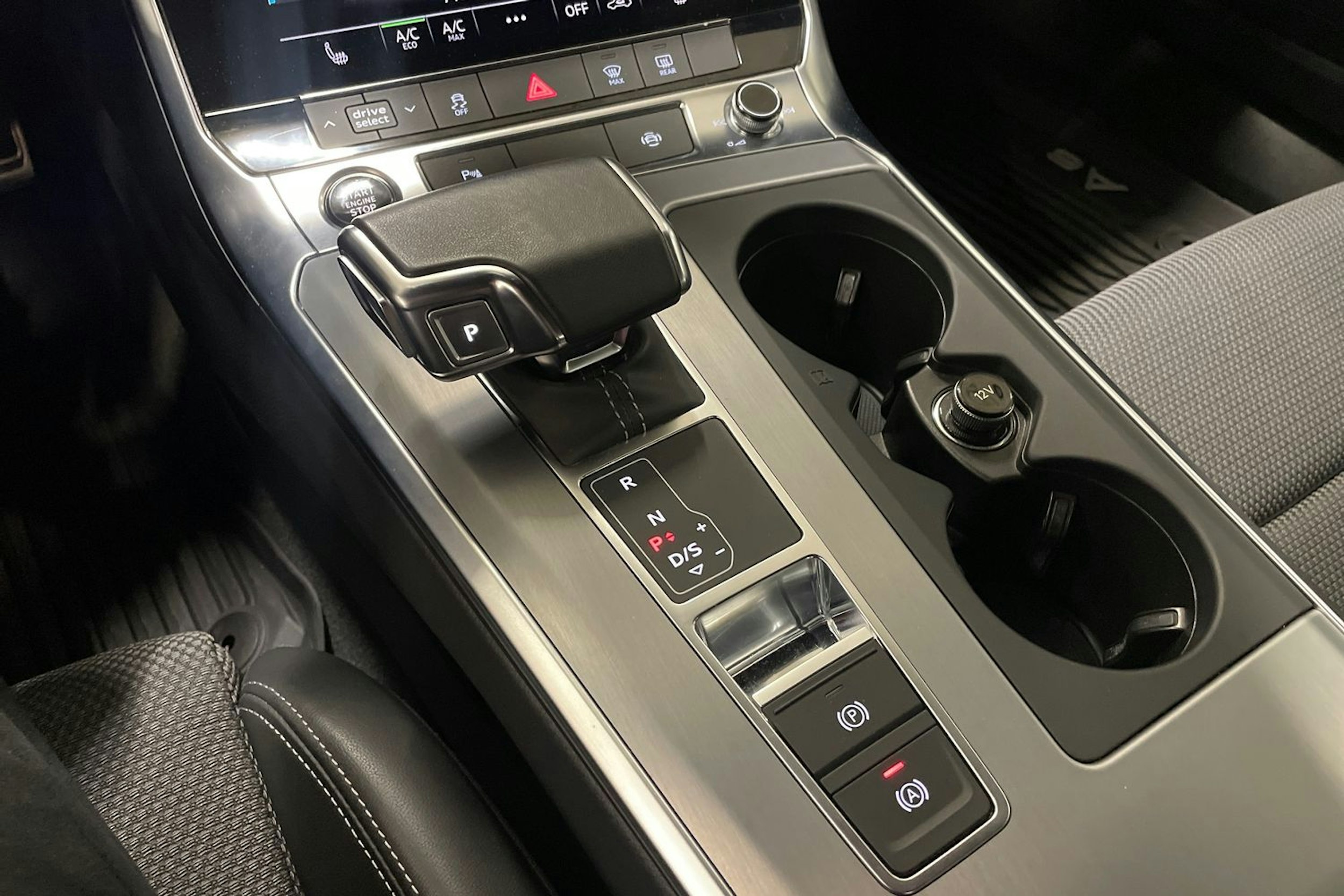 sininen Audi A6 2022 kuva 33.