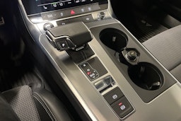 sininen Audi A6 2022 kuva 33.