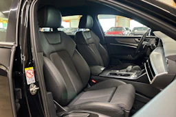 musta Audi A6 2022 kuva 11.