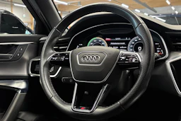 musta Audi A6 2022 kuva 16.