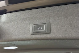musta Audi A6 2022 kuva 32.
