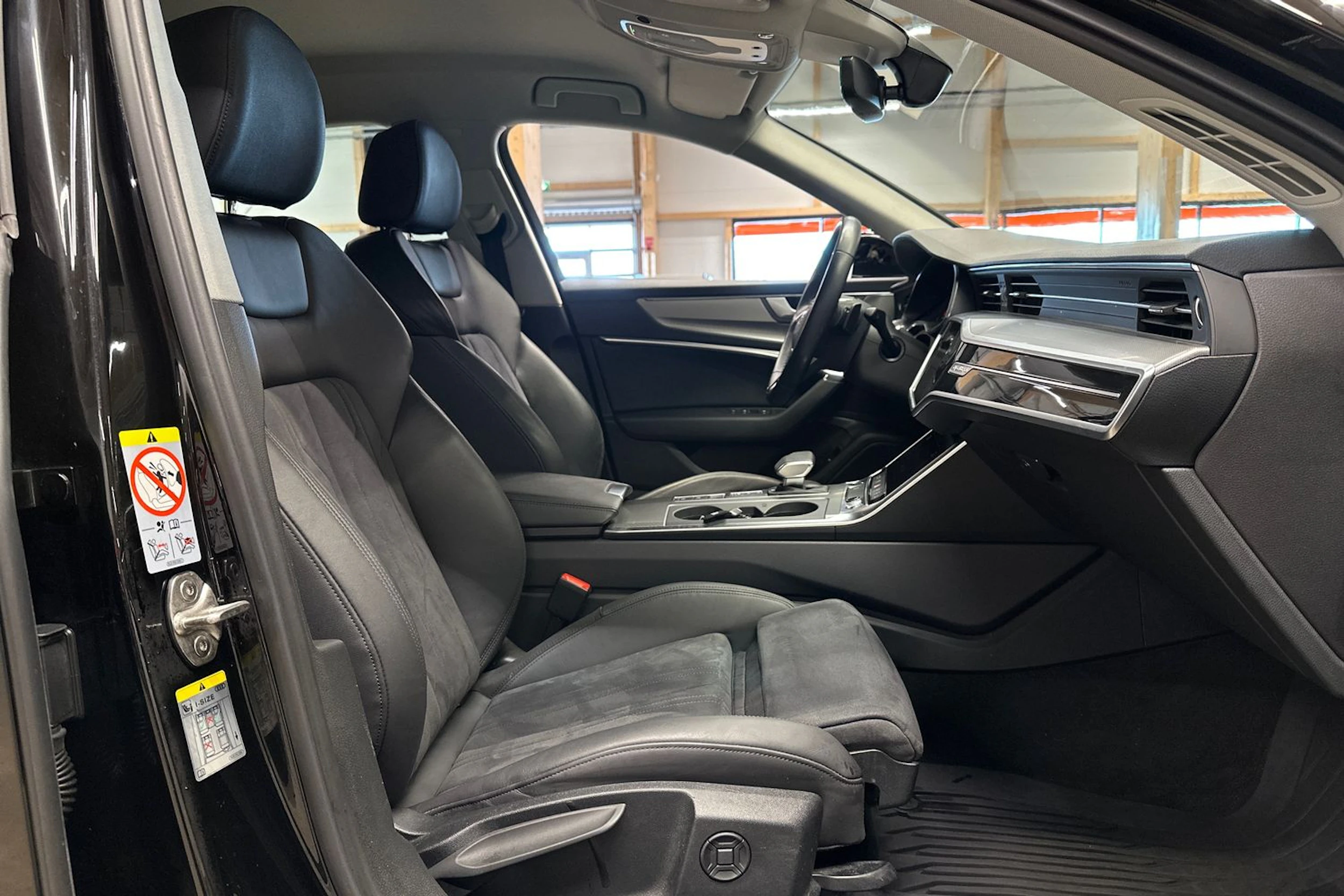 musta Audi A6 2022 kuva 11.