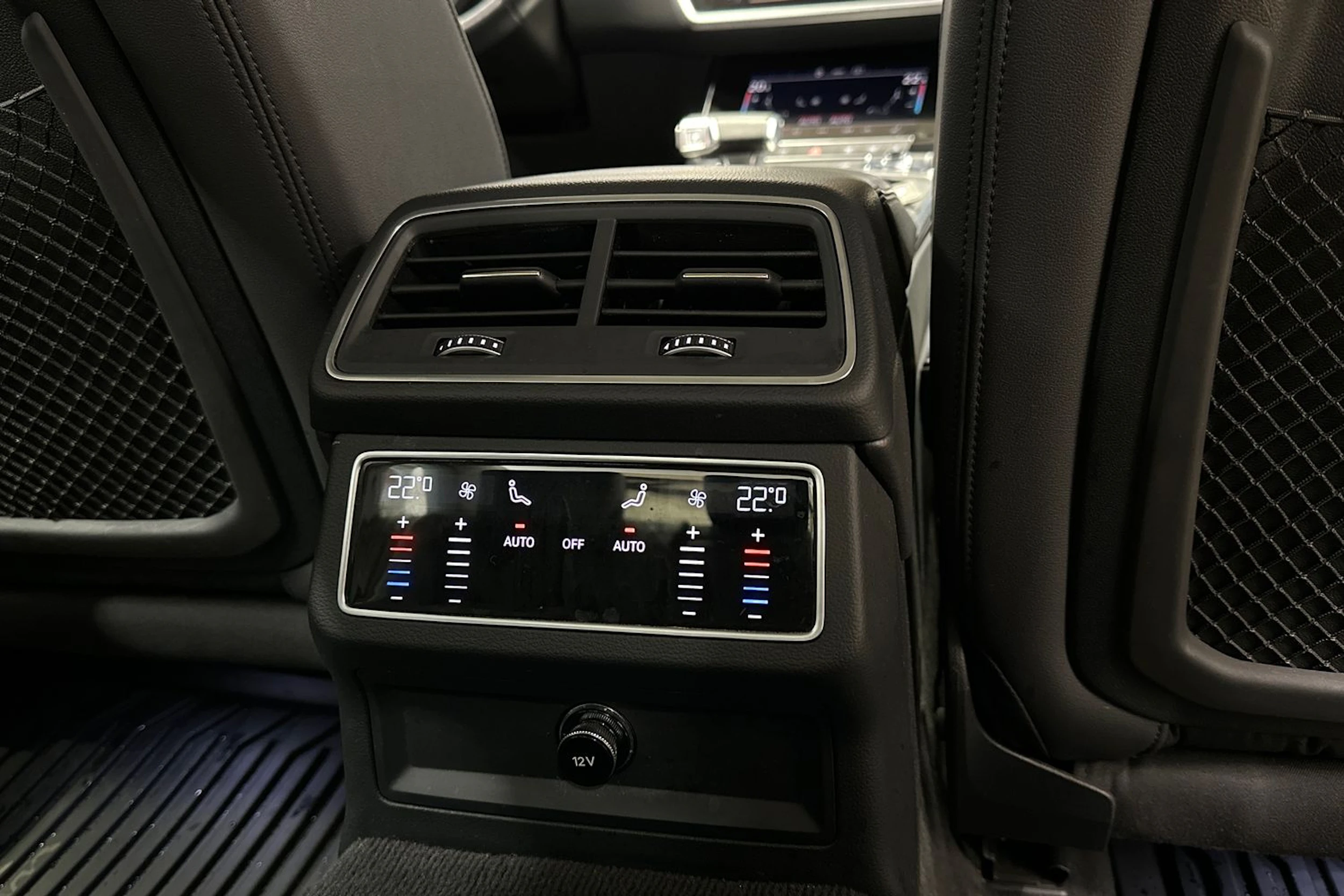 musta Audi A6 2022 kuva 12.