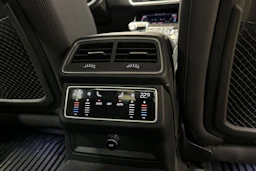 musta Audi A6 2022 kuva 12.