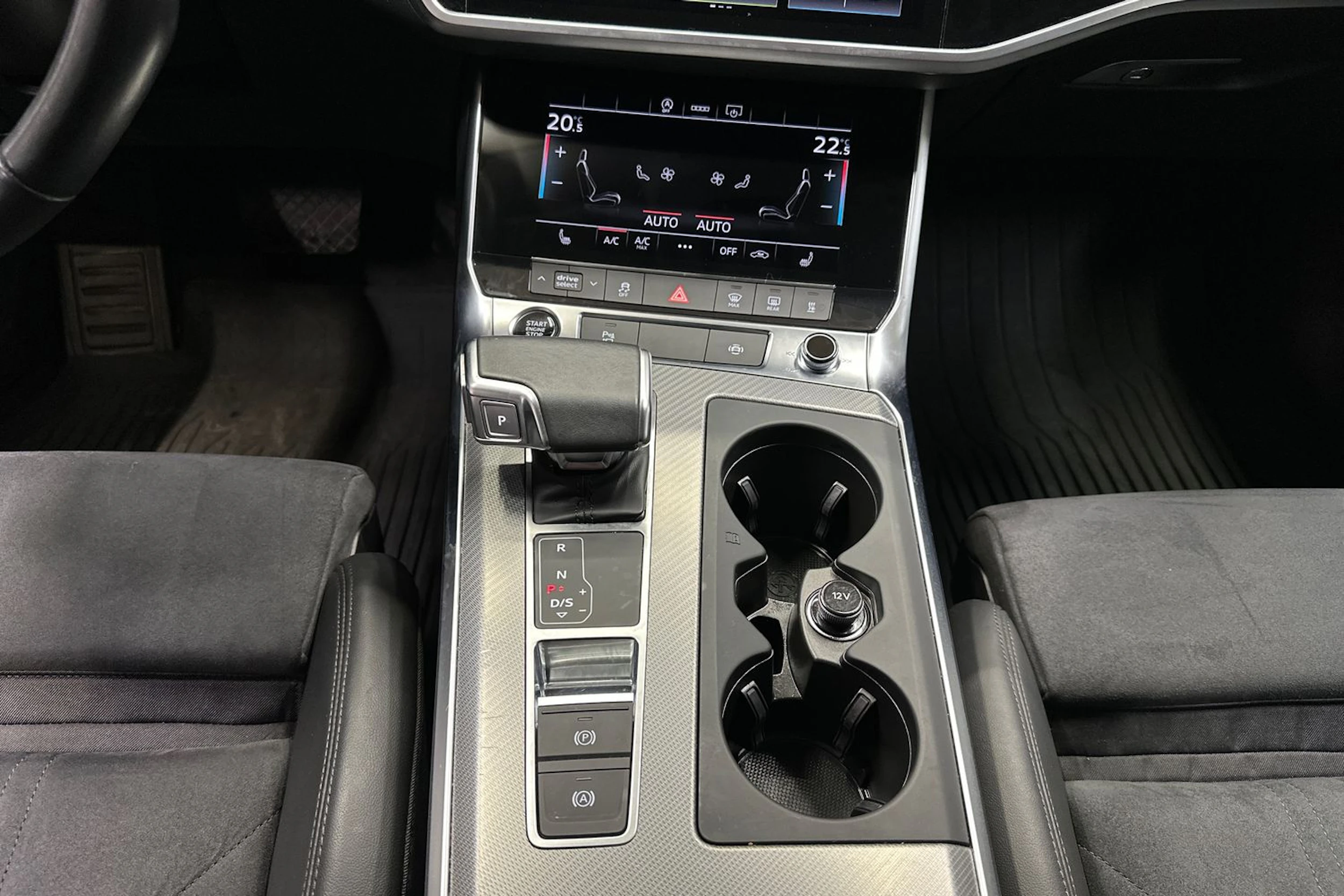 musta Audi A6 2022 kuva 20.