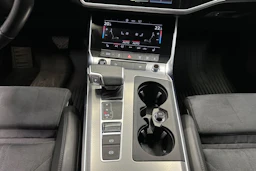musta Audi A6 2022 kuva 20.