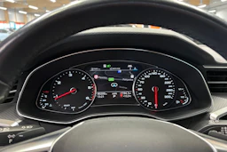 musta Audi A6 2022 kuva 23.