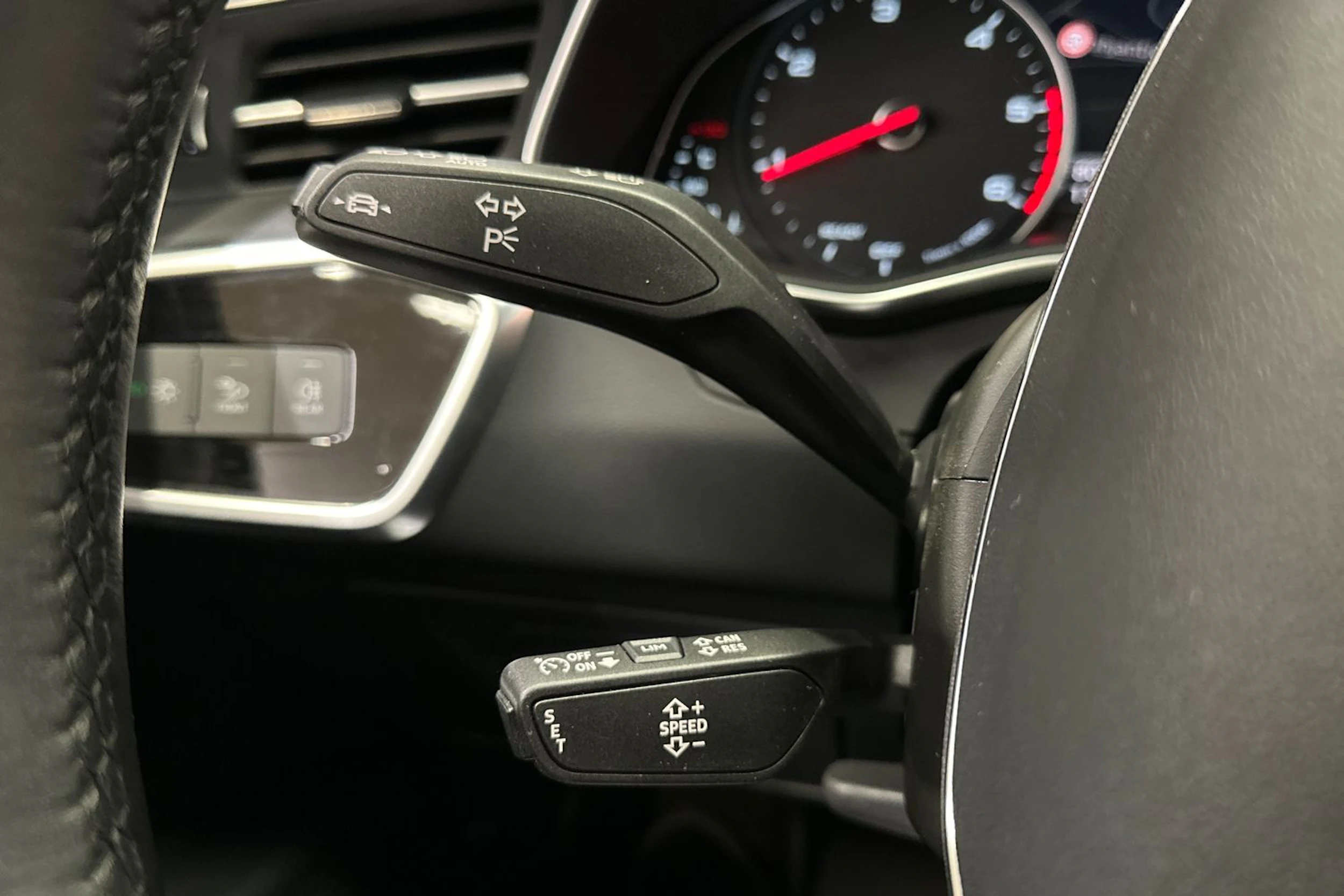 musta Audi A6 2022 kuva 24.