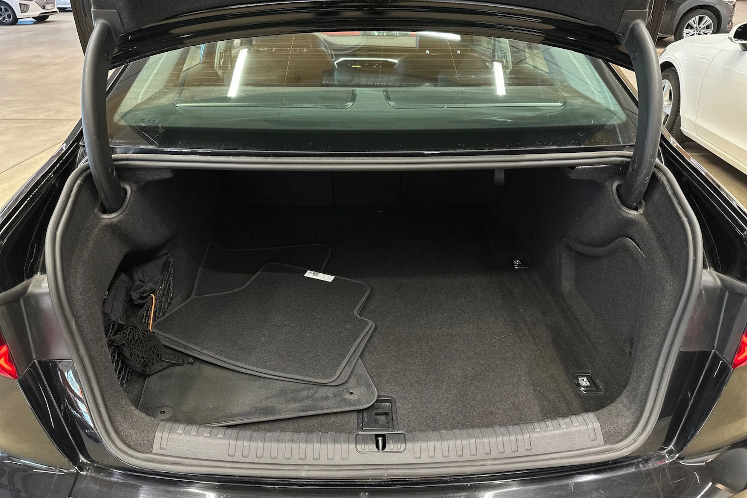 musta Audi A6 2022 kuva 29.