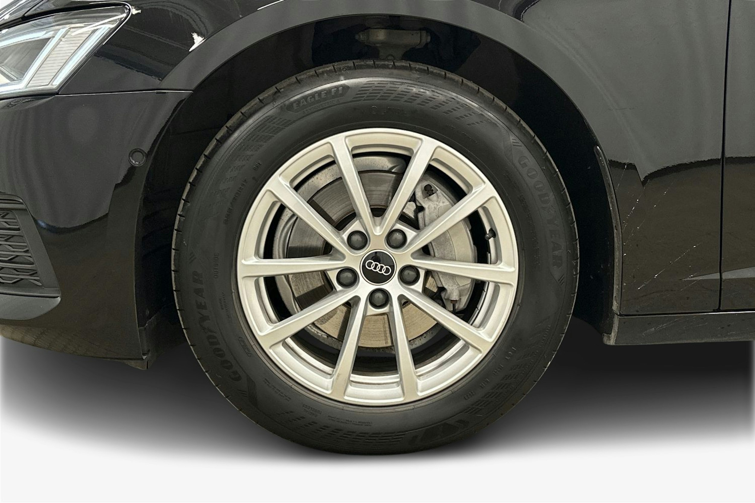 musta Audi A6 2022 kuva 11.