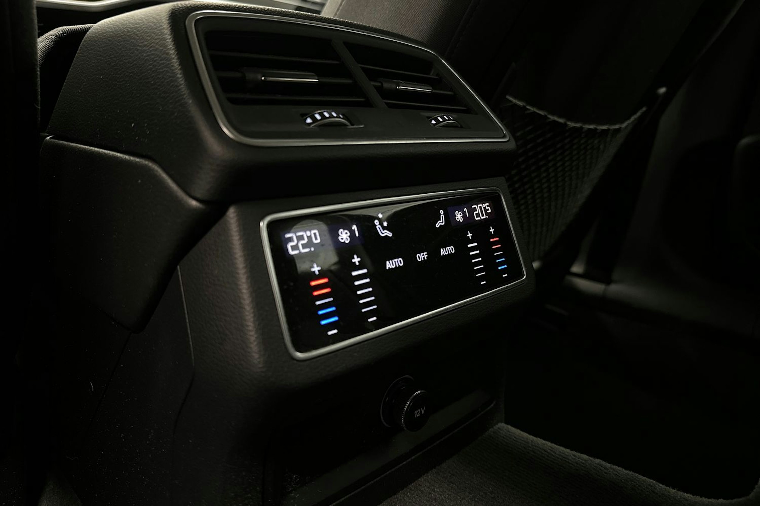 musta Audi A6 2022 kuva 14.