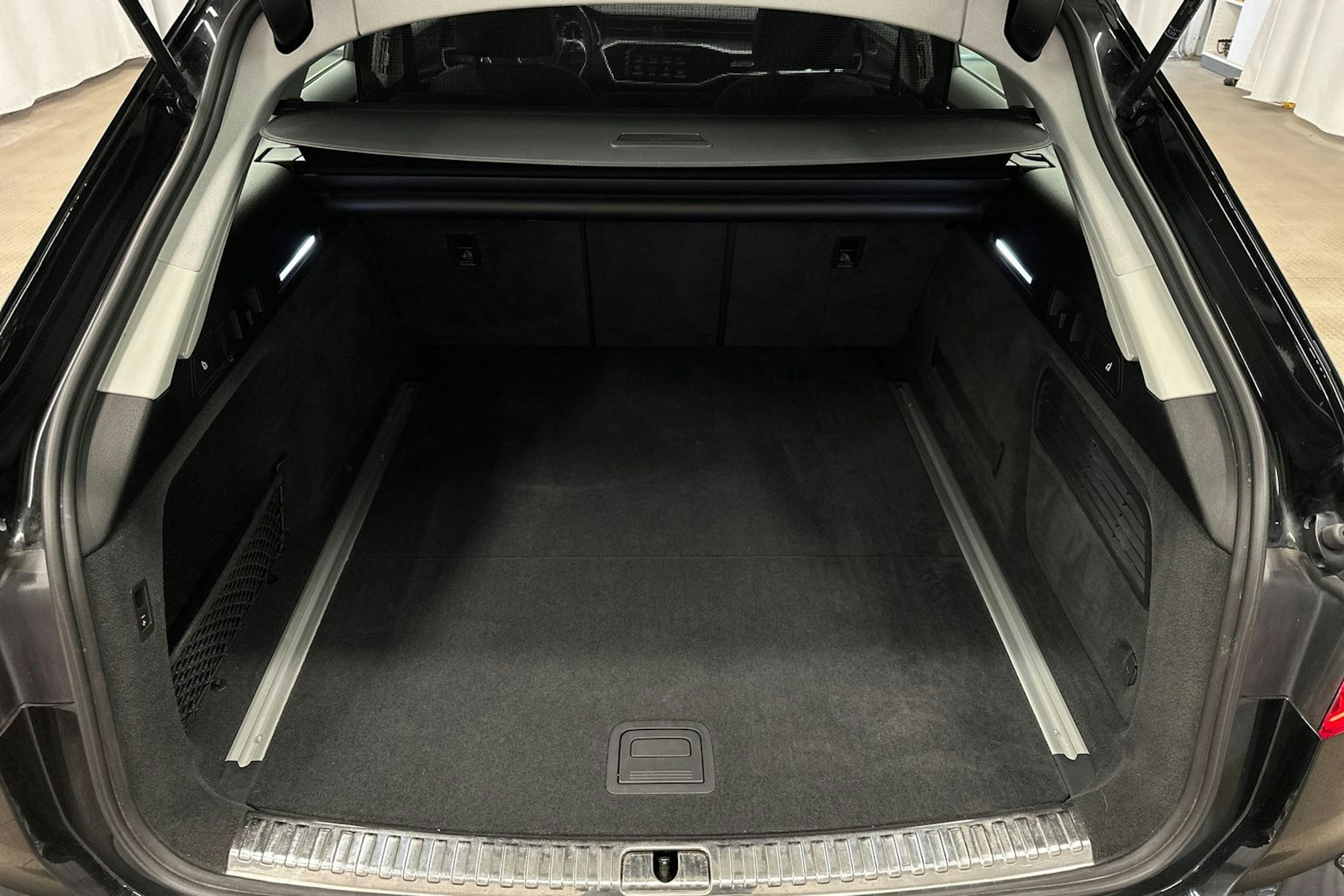 musta Audi A6 2022 kuva 15.