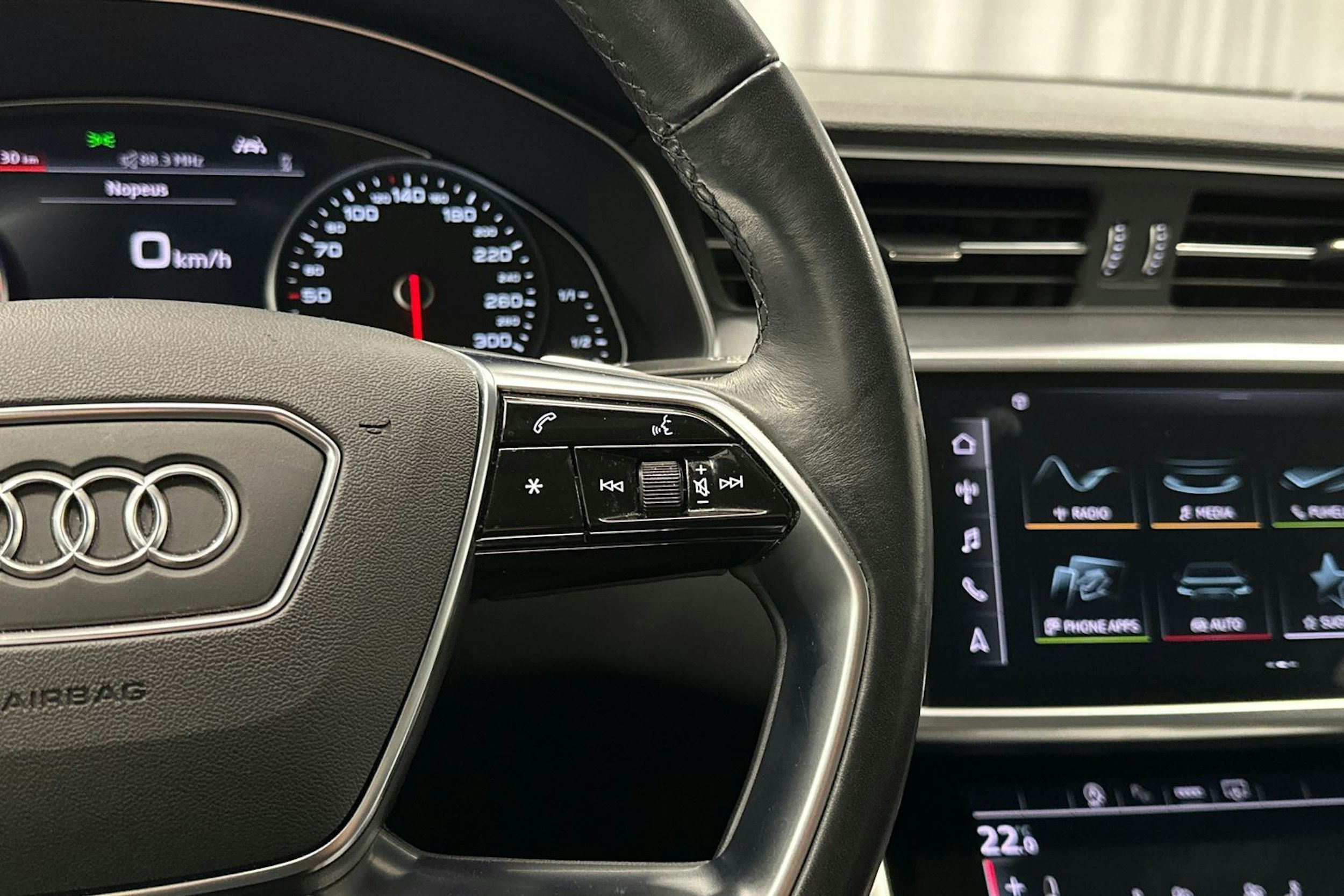 musta Audi A6 2022 kuva 21.