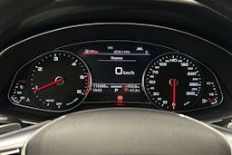 musta Audi A6 2022 kuva 23.