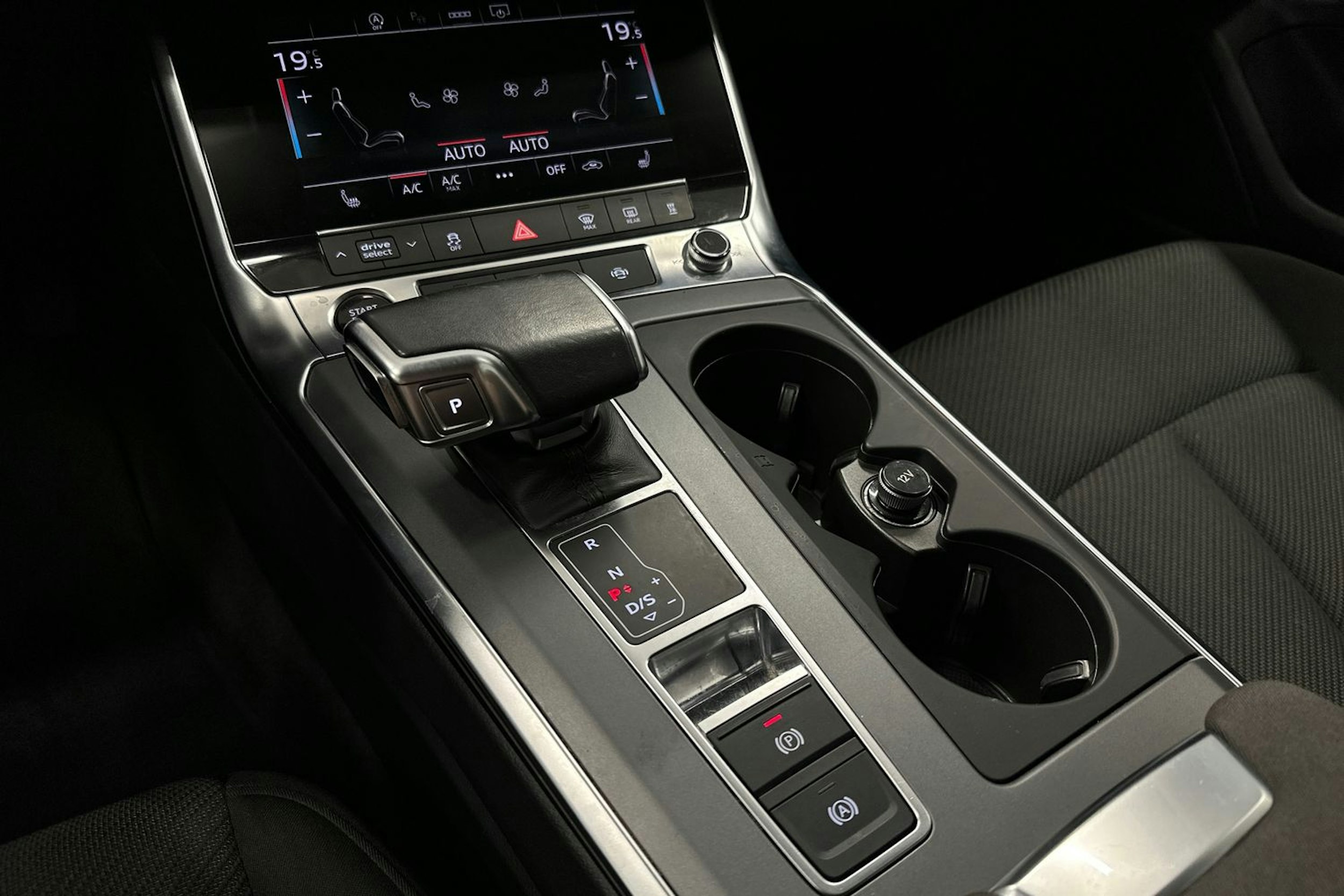 musta Audi A6 2022 kuva 24.