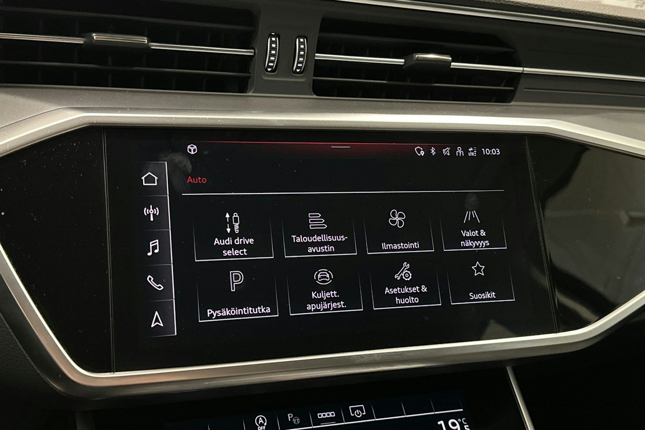 musta Audi A6 2022 kuva 28.