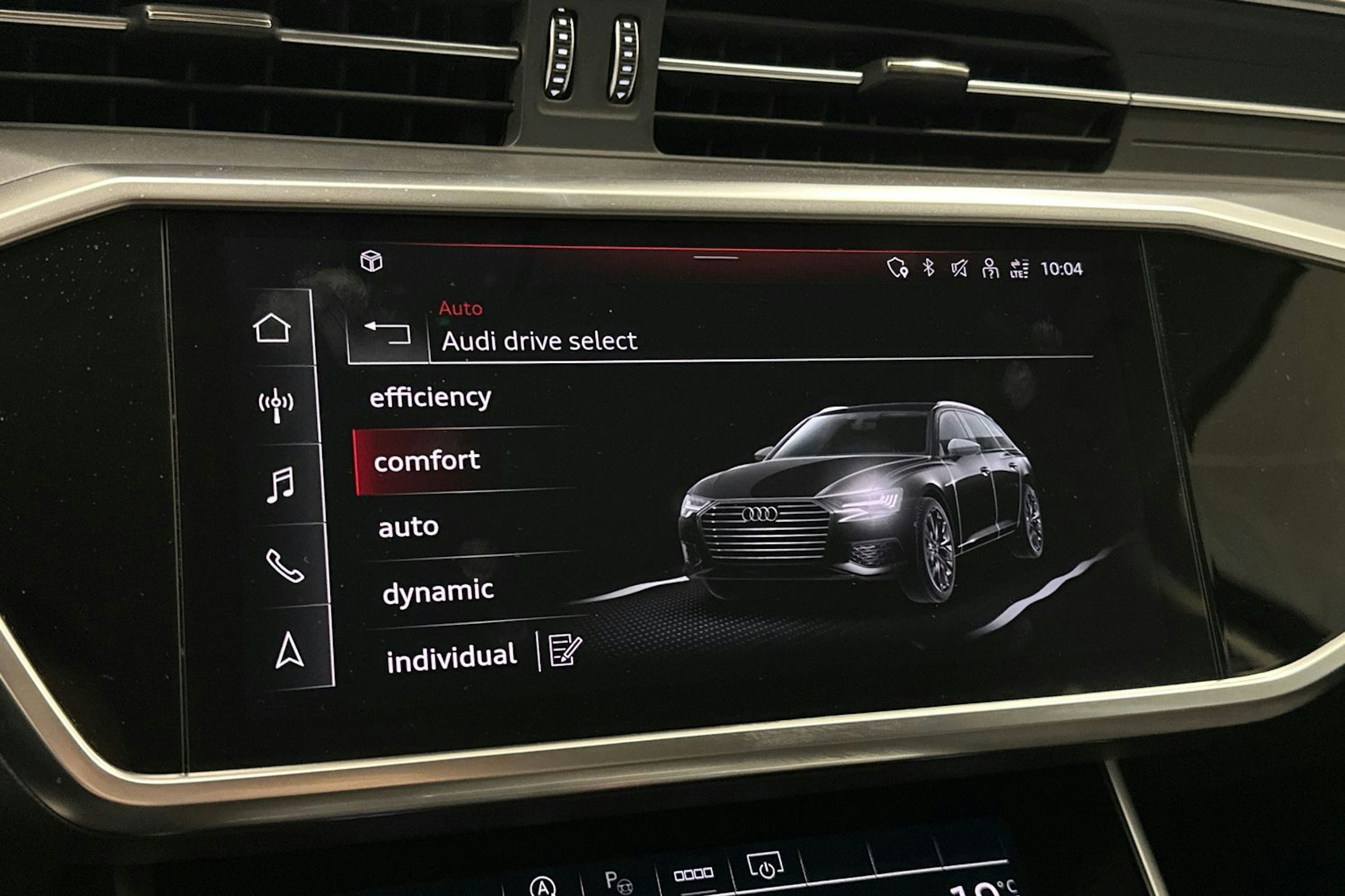musta Audi A6 2022 kuva 32.