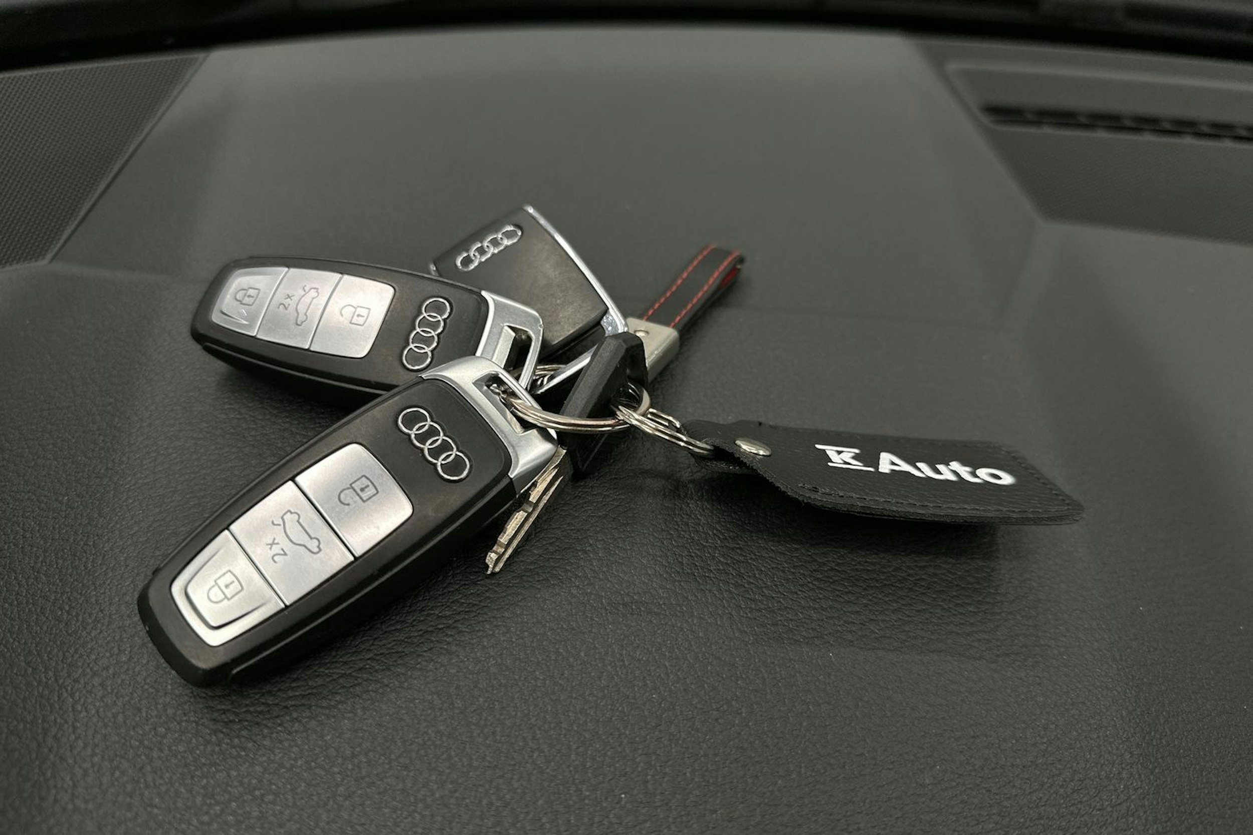 musta Audi A6 2022 kuva 34.