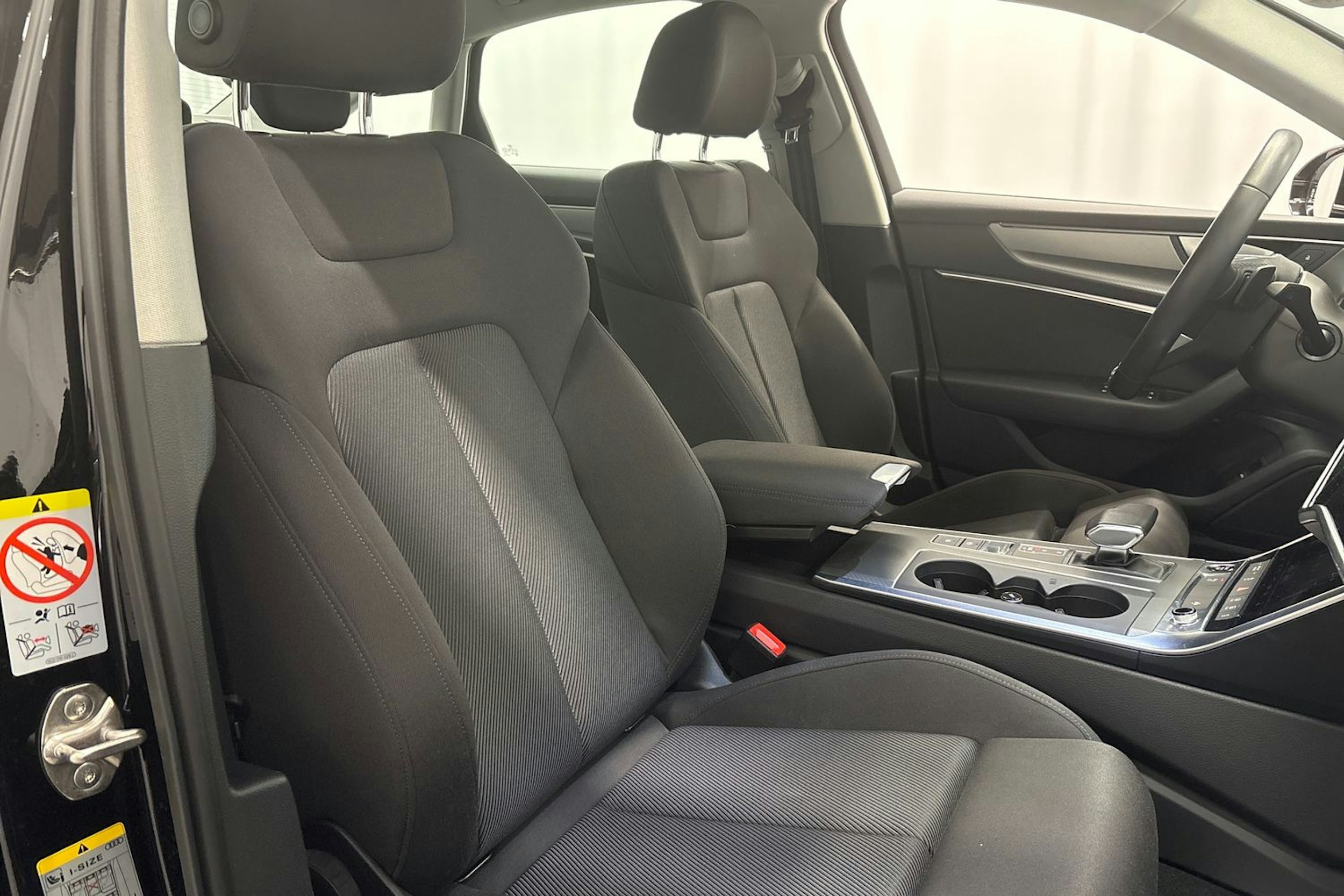 musta Audi A6 2022 kuva 14.