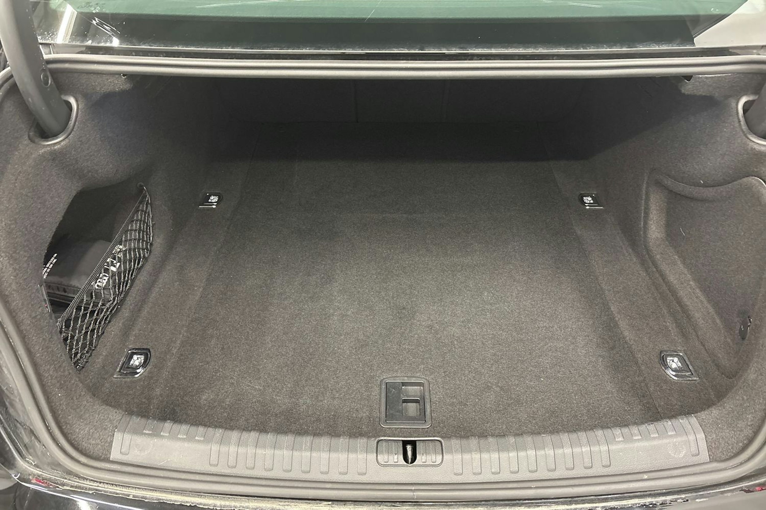 musta Audi A6 2022 kuva 15.