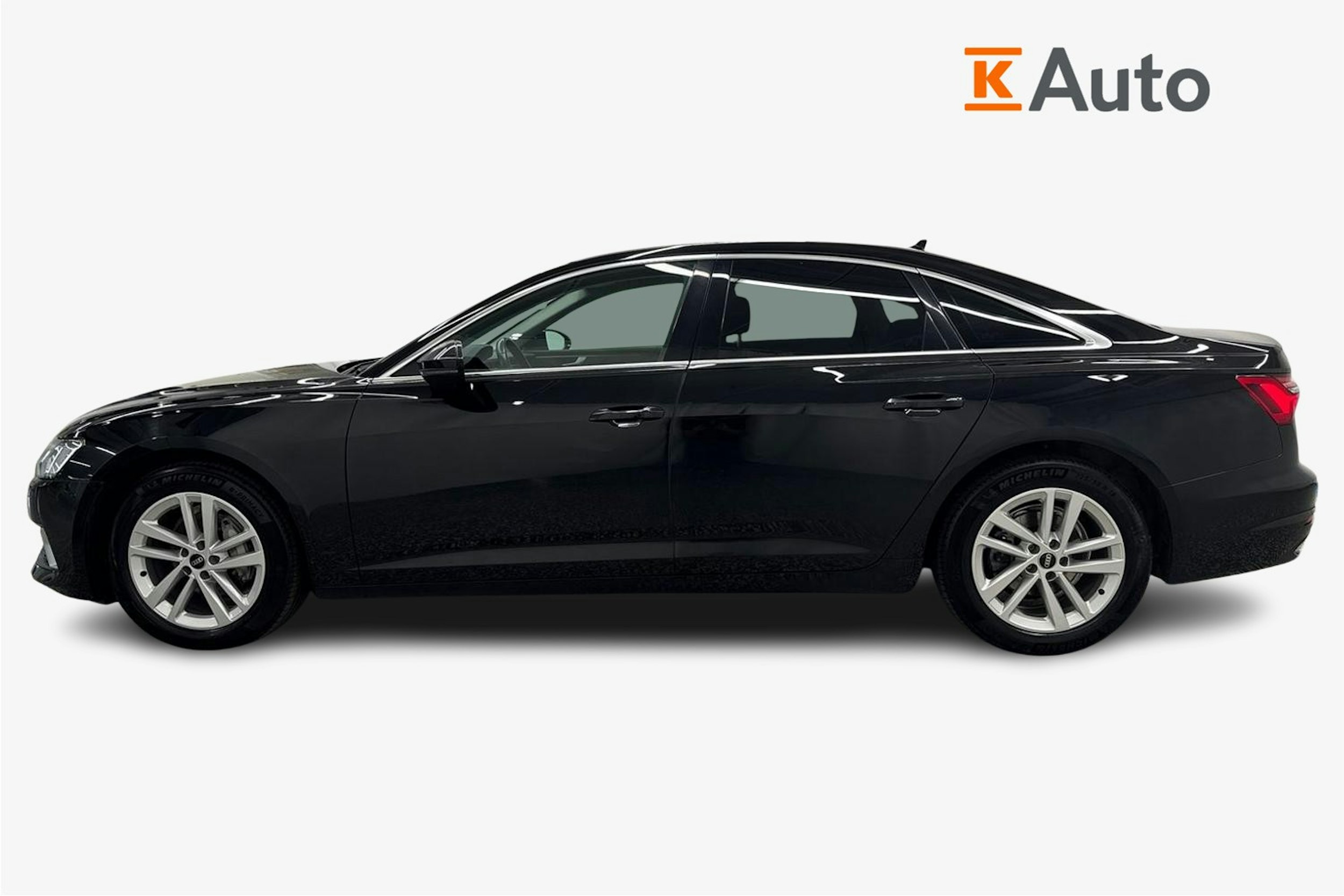 Musta Audi A6 2022 kuva 5.