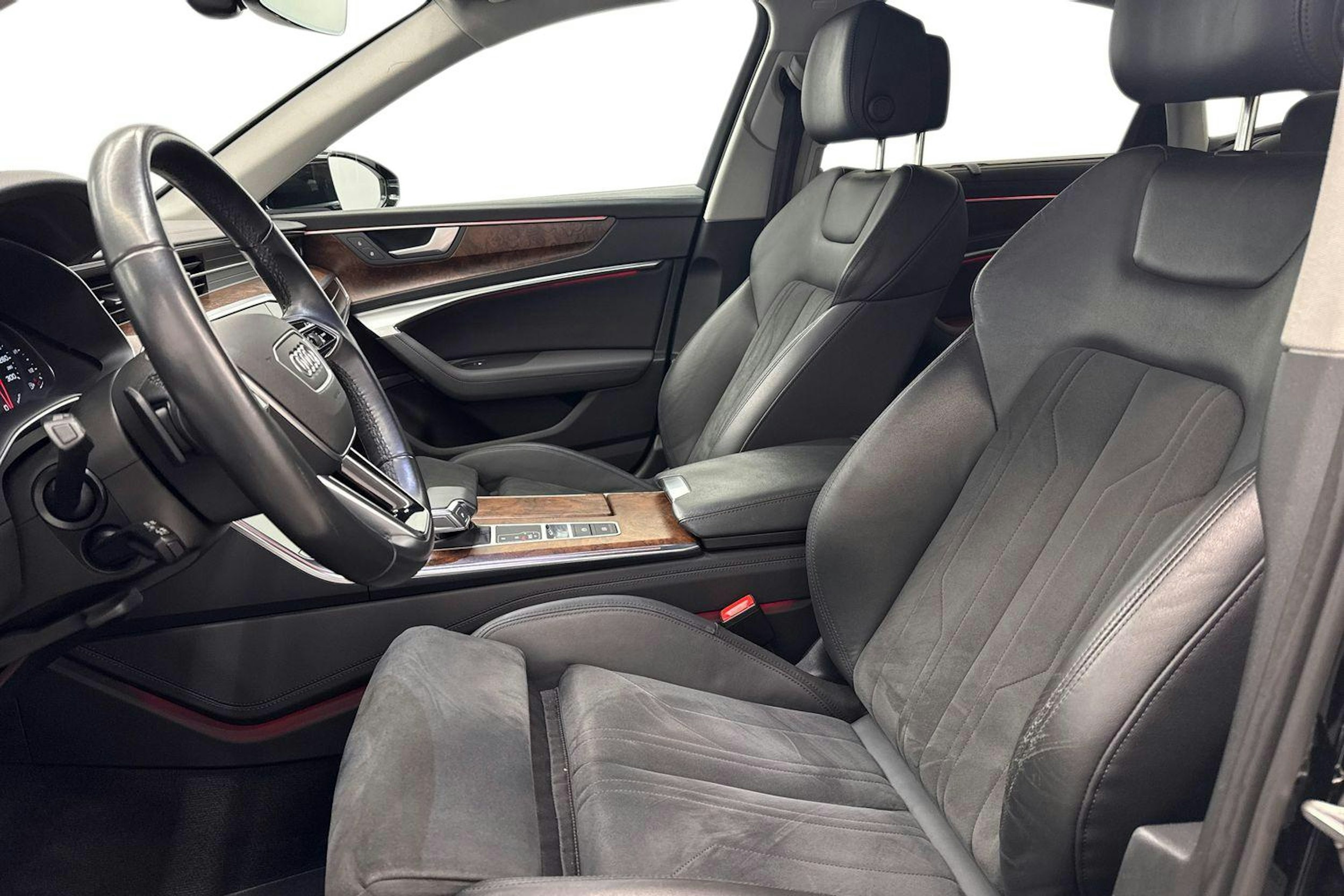 Musta Audi A6 2022 kuva 9.
