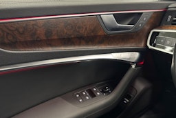 Musta Audi A6 2022 kuva 16.