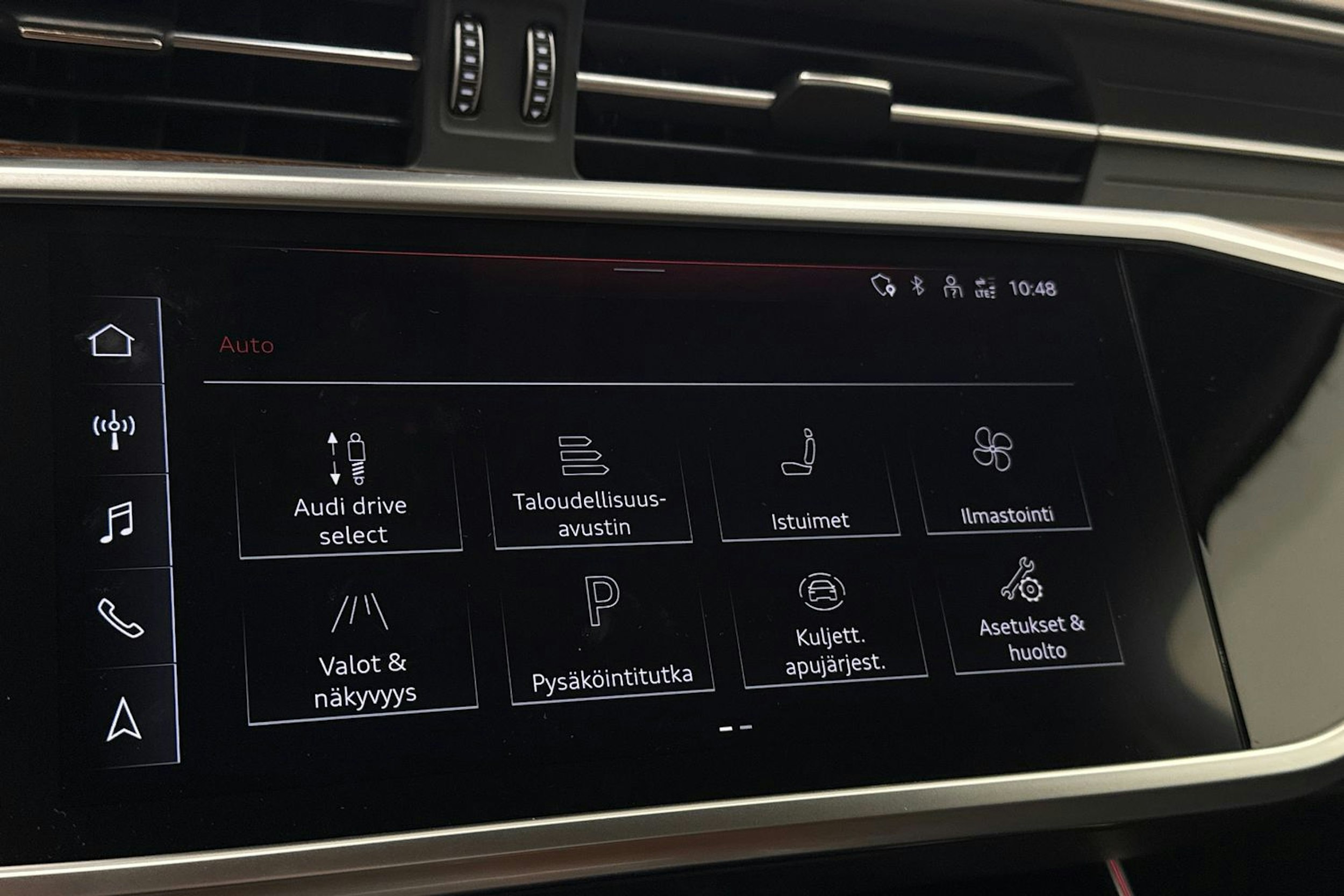 Musta Audi A6 2022 kuva 26.