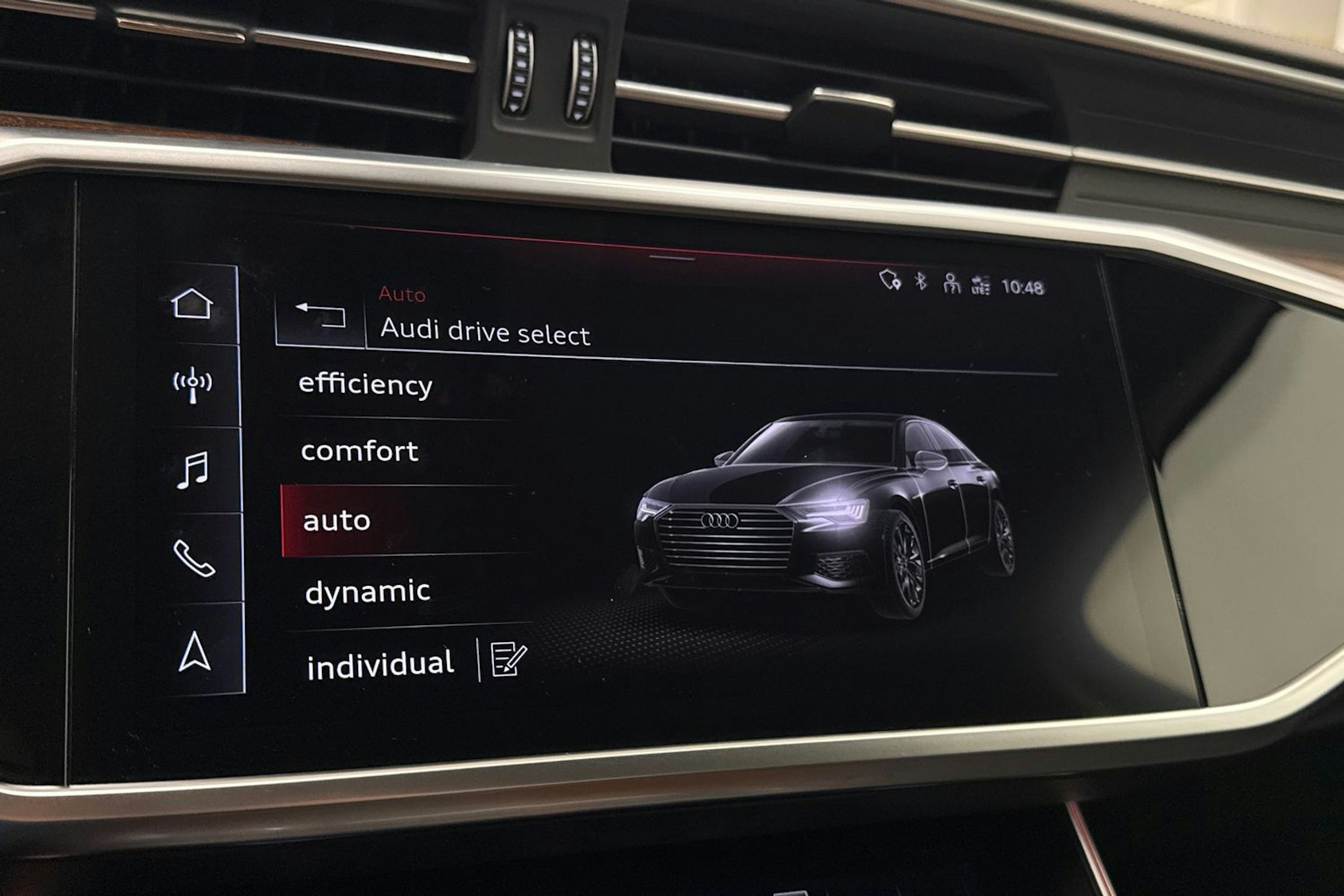 Musta Audi A6 2022 kuva 27.