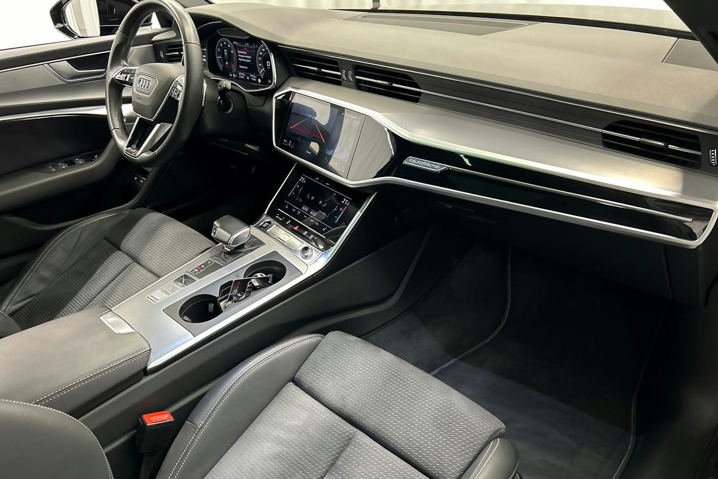 musta Audi A6 2022 kuva 13.