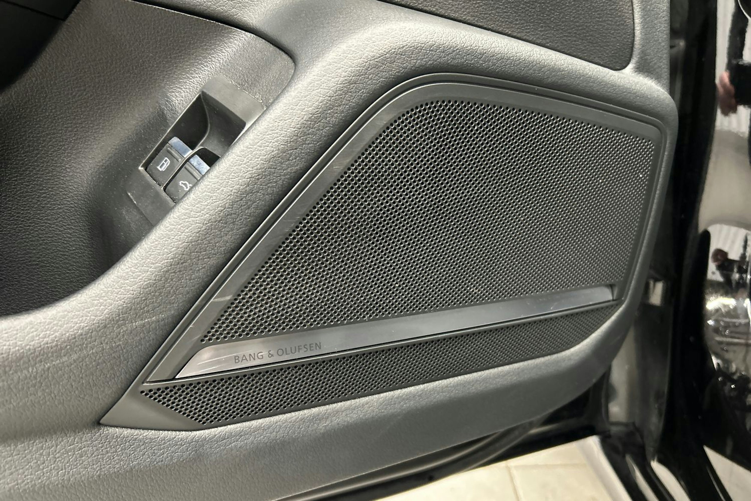 musta Audi A6 2022 kuva 18.