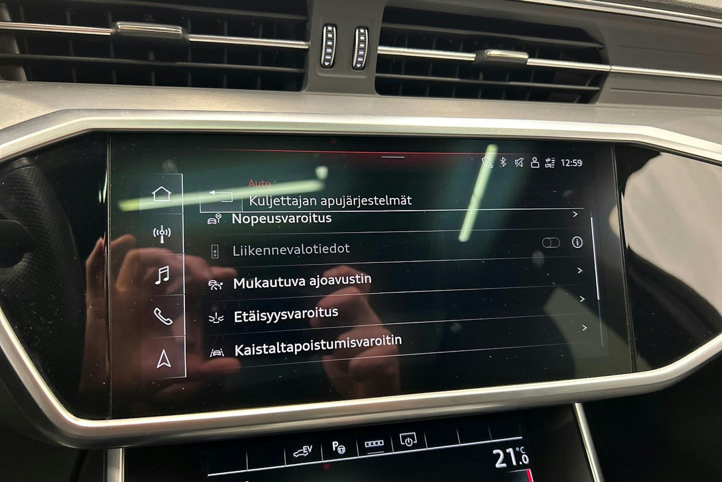 musta Audi A6 2022 kuva 26.