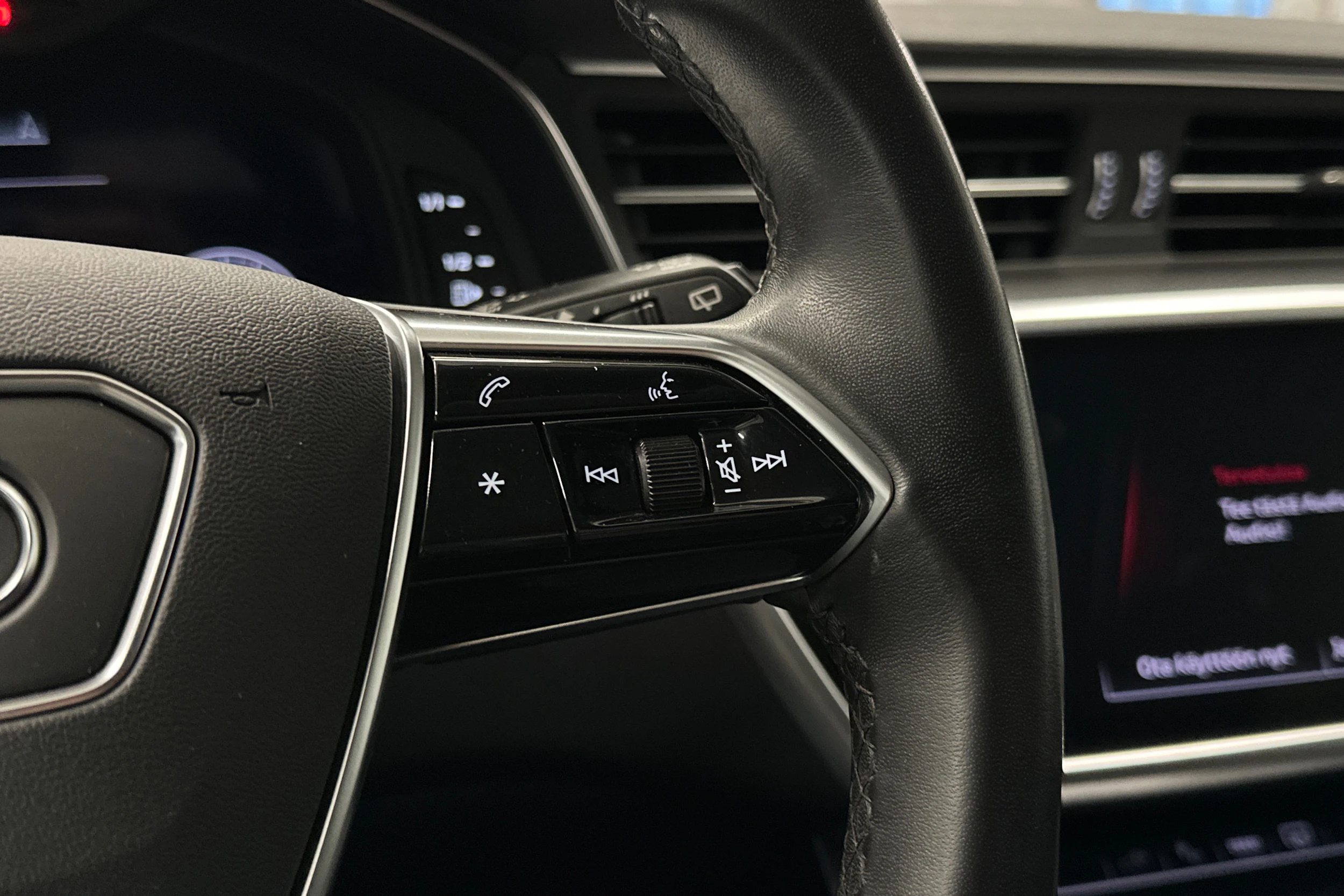 valkoinen Audi A6 2023 kuva 12.