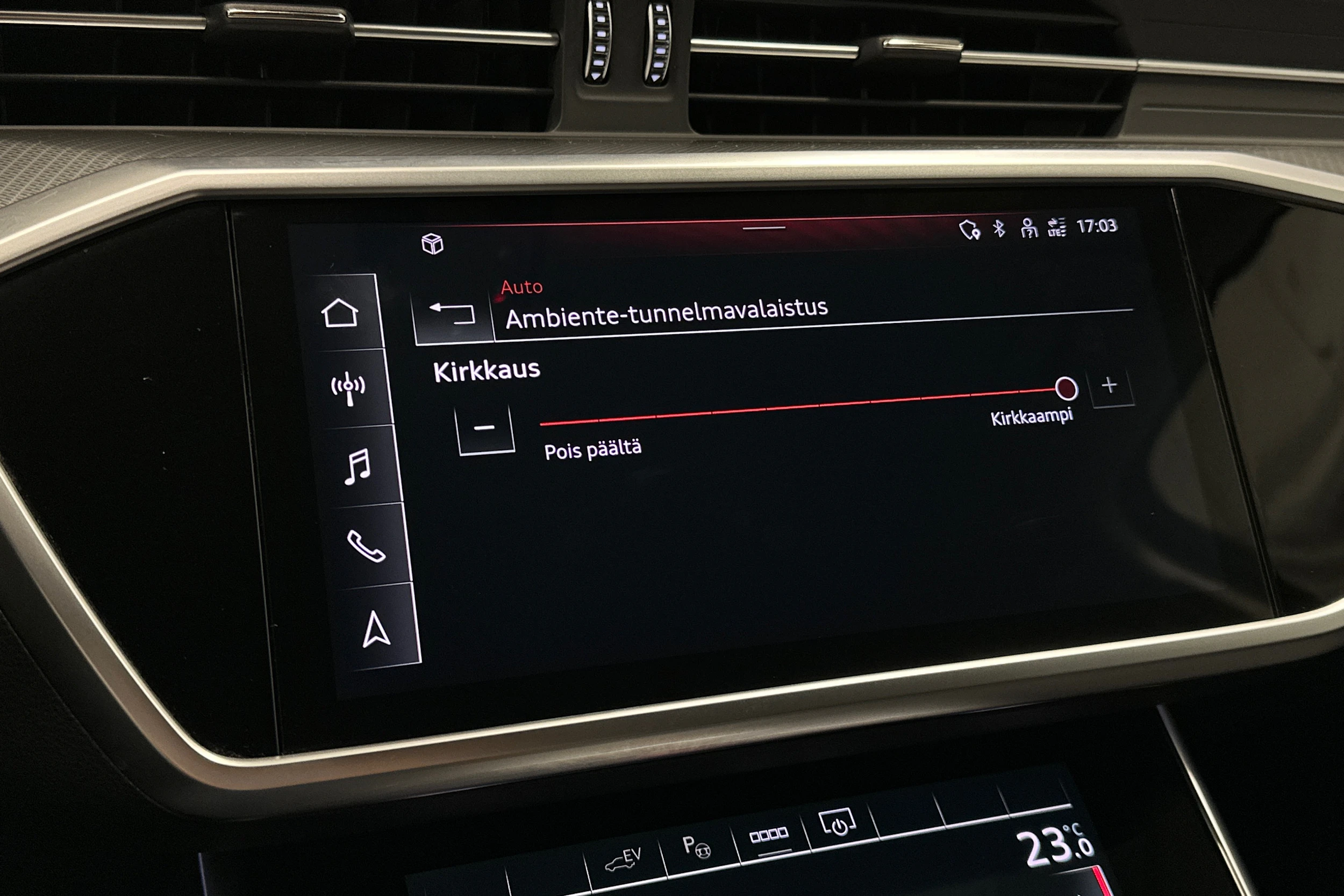 valkoinen Audi A6 2023 kuva 17.