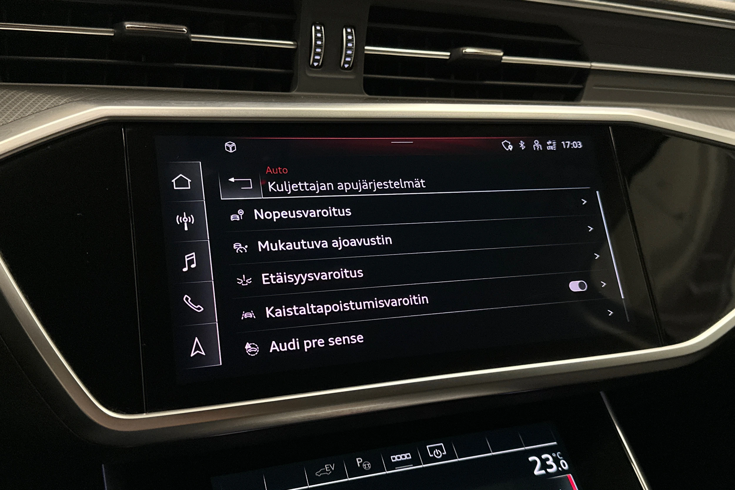 valkoinen Audi A6 2023 kuva 18.