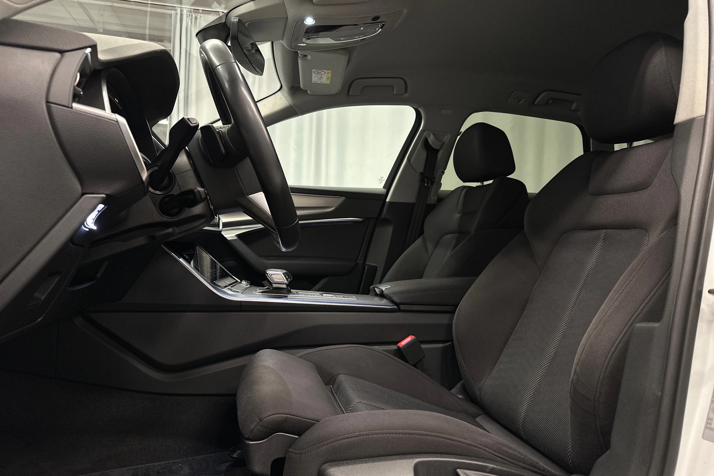 valkoinen Audi A6 2023 kuva 20.