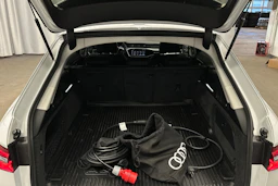 valkoinen Audi A6 2023 kuva 22.