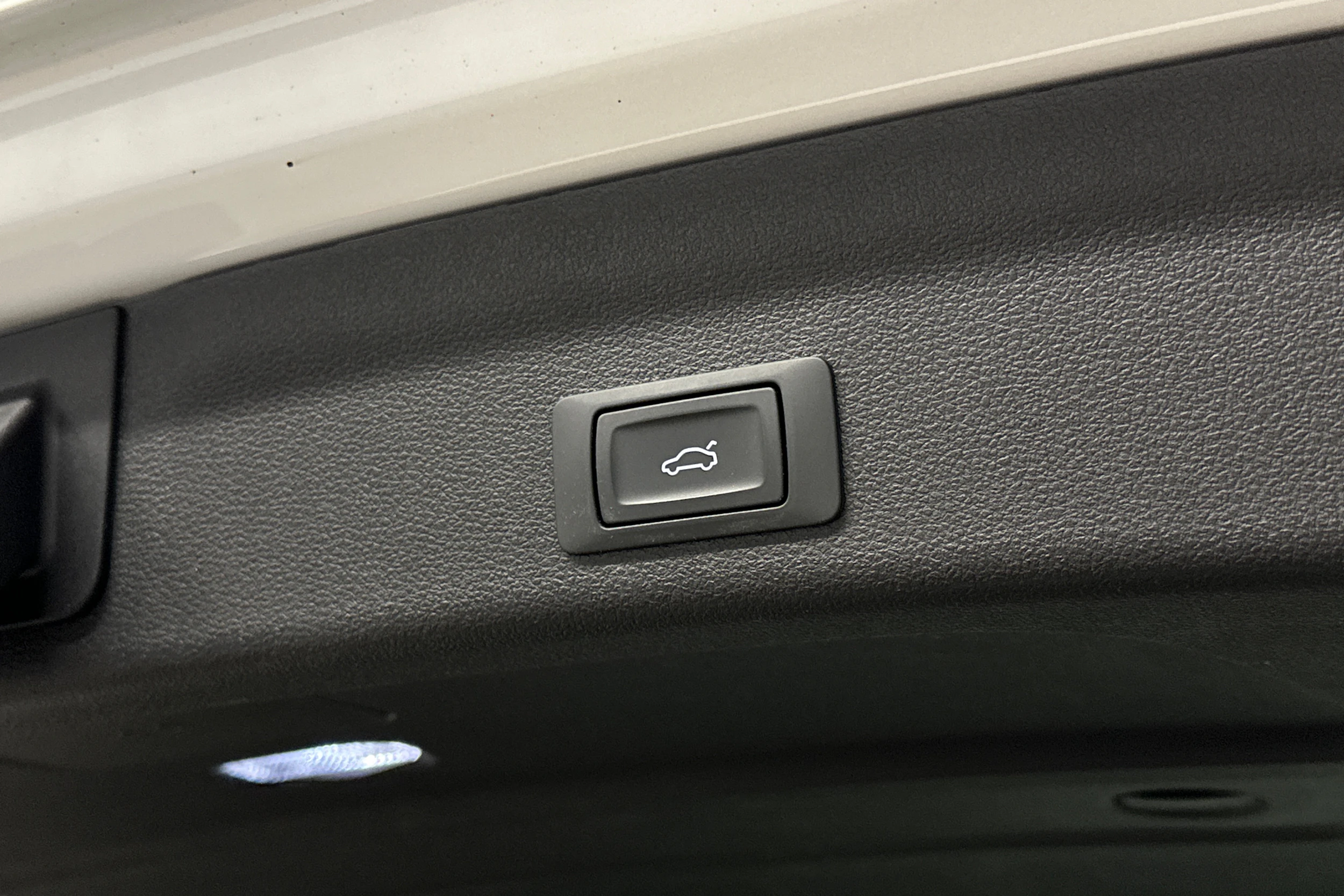 valkoinen Audi A6 2023 kuva 23.