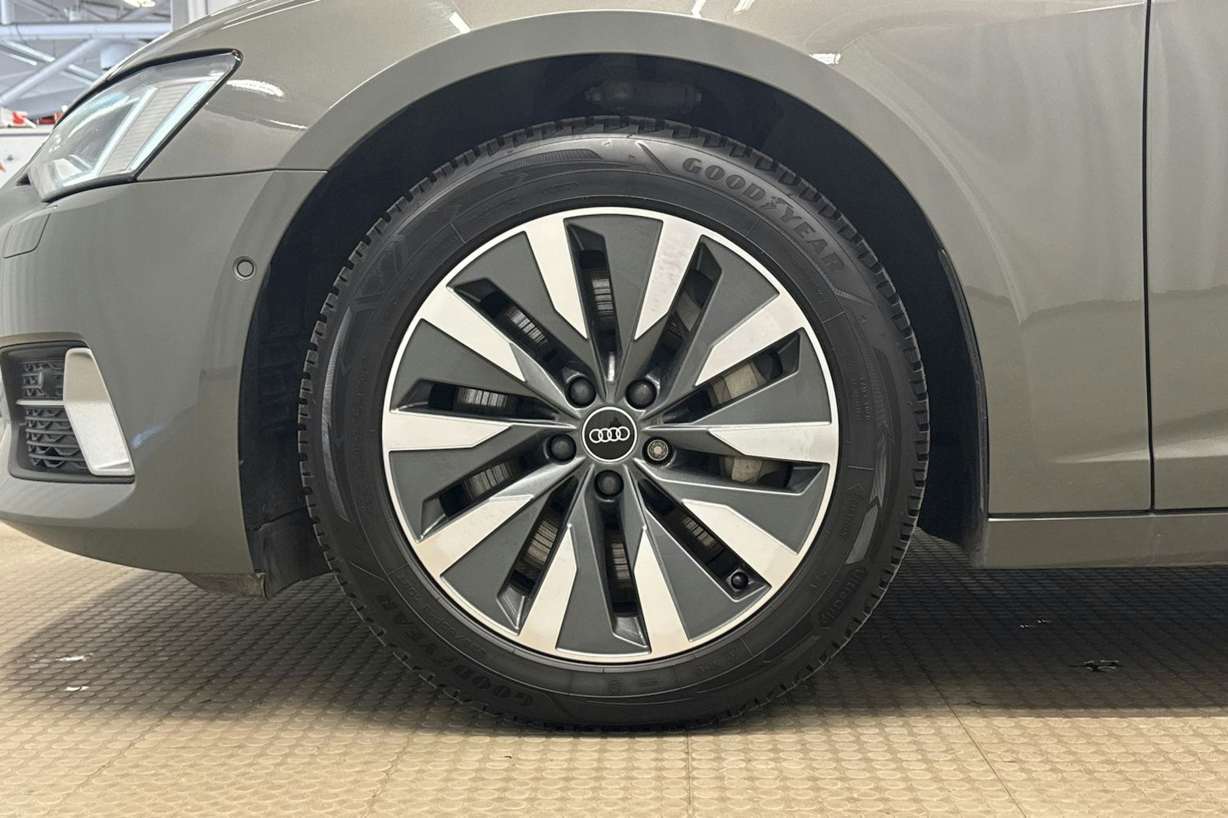 harmaa Audi A6 2023 kuva 28.