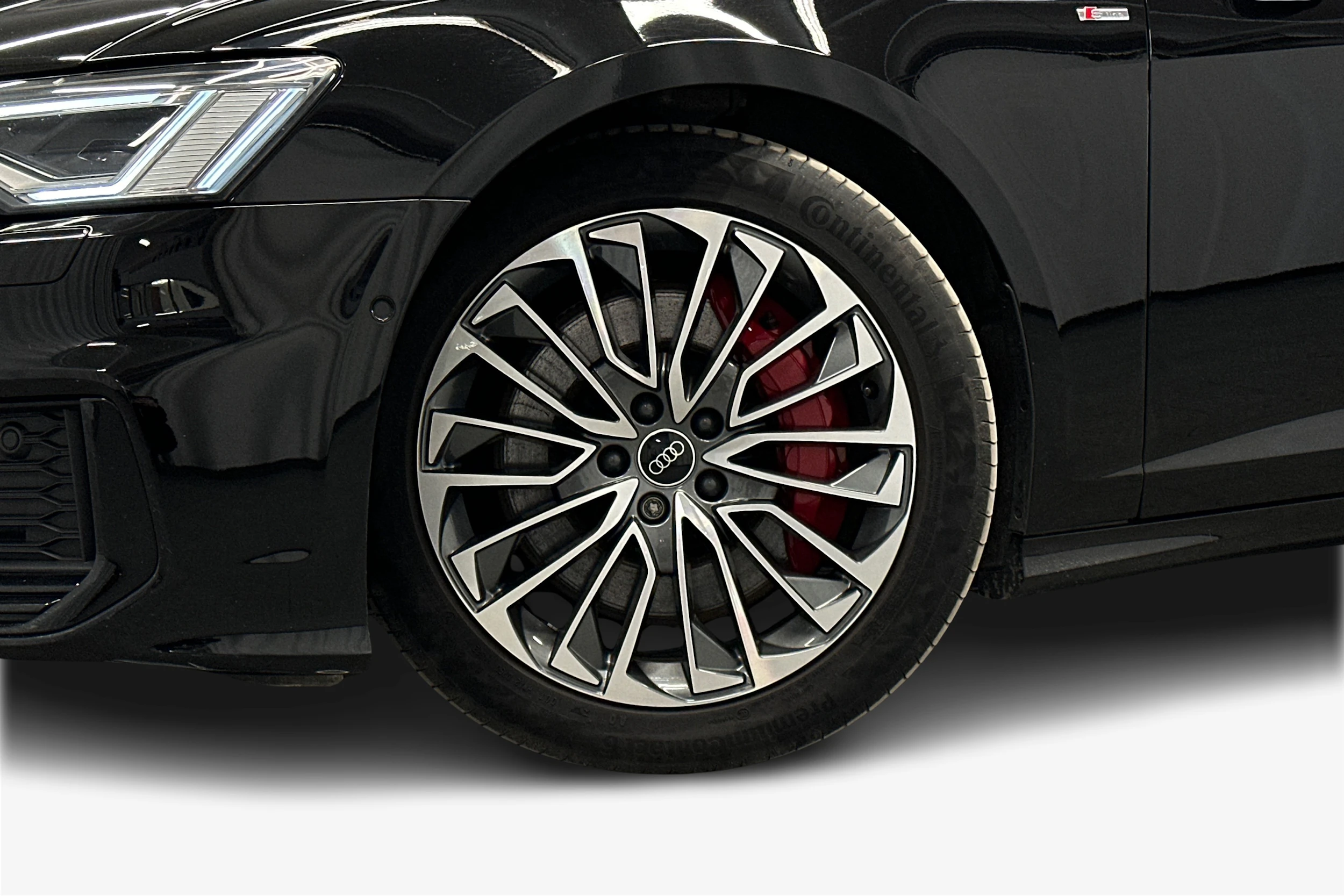 musta Audi A6 2023 kuva 12.