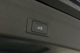 musta Audi A6 2023 kuva 16.