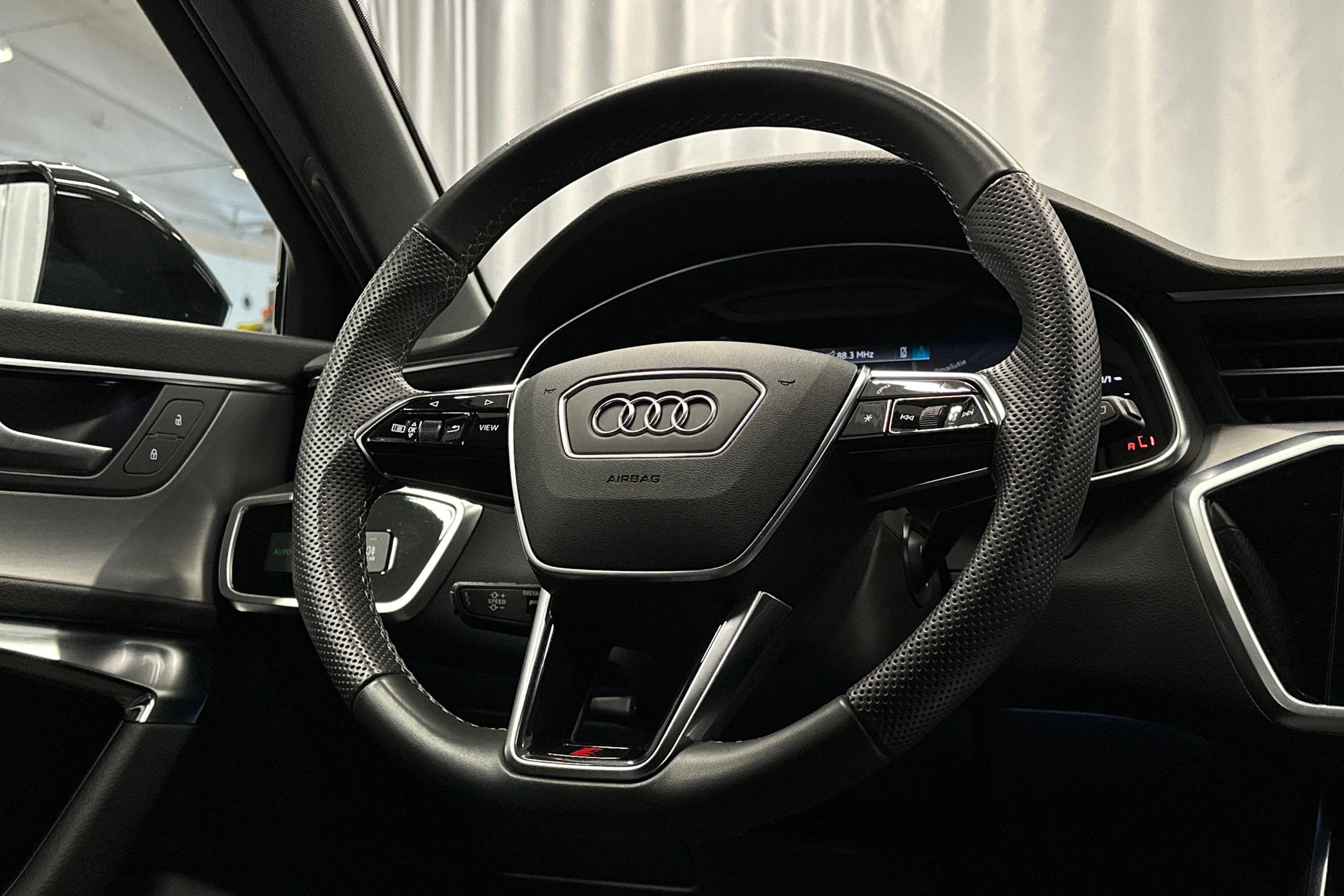 musta Audi A6 2023 kuva 20.