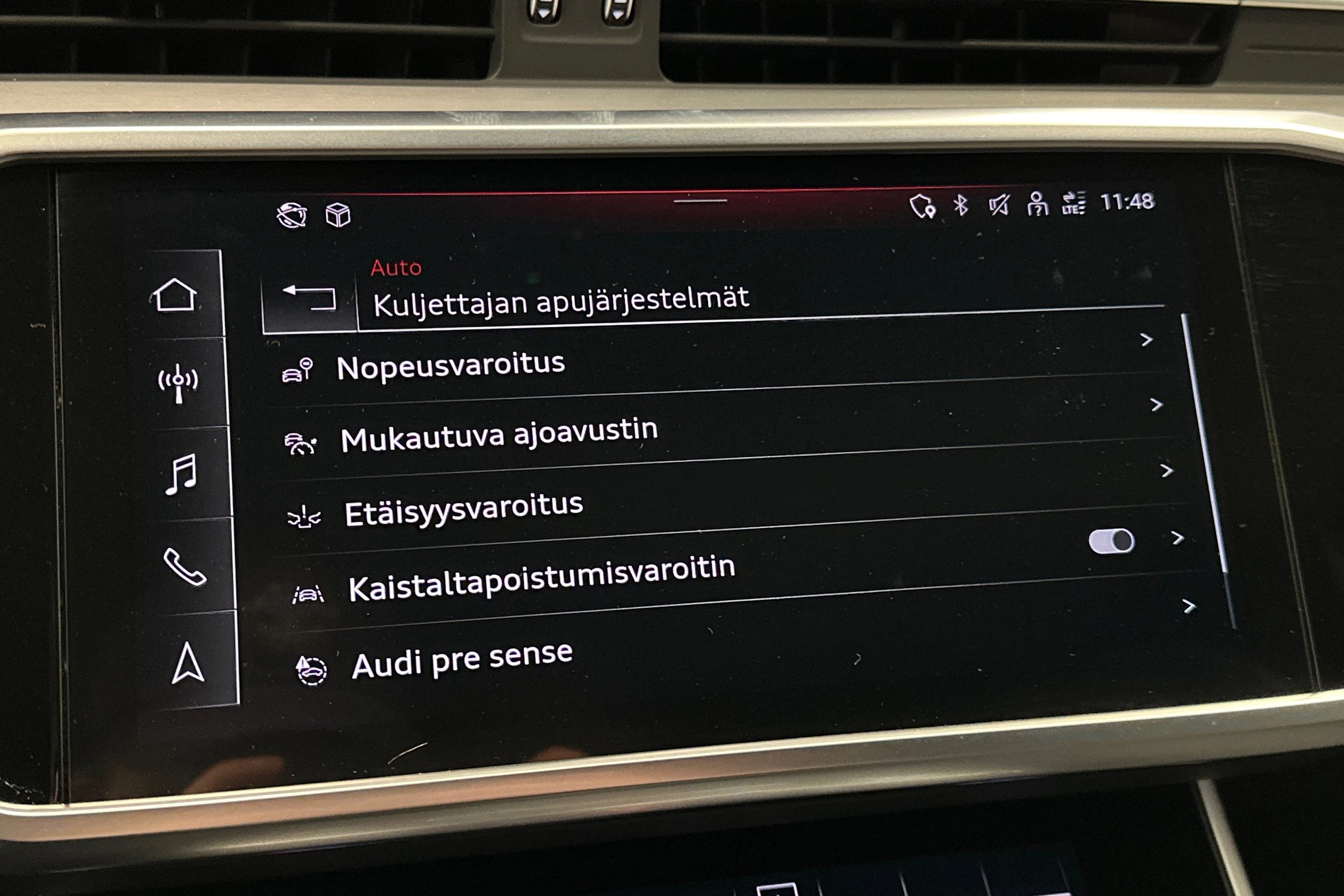 musta Audi A6 2023 kuva 28.