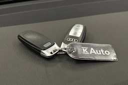musta Audi A6 2023 kuva 33.