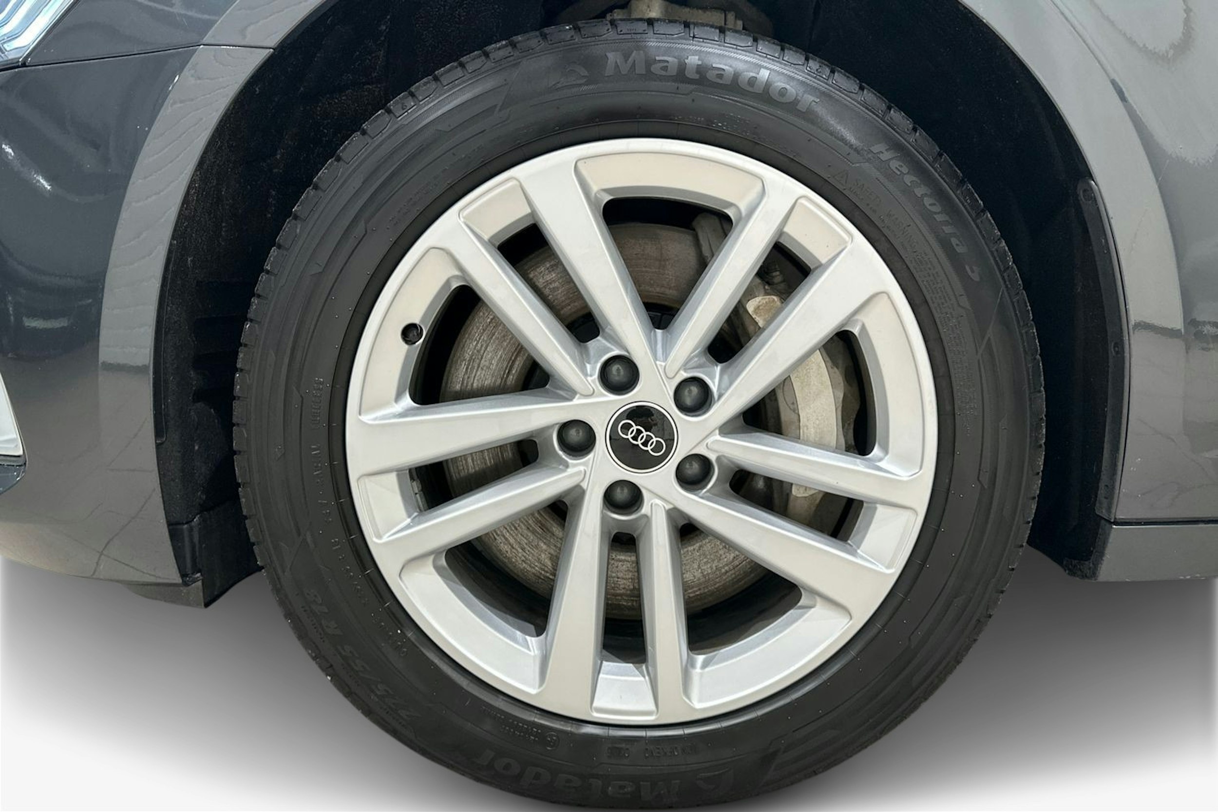 Harmaa Audi A6 2023 kuva 11.