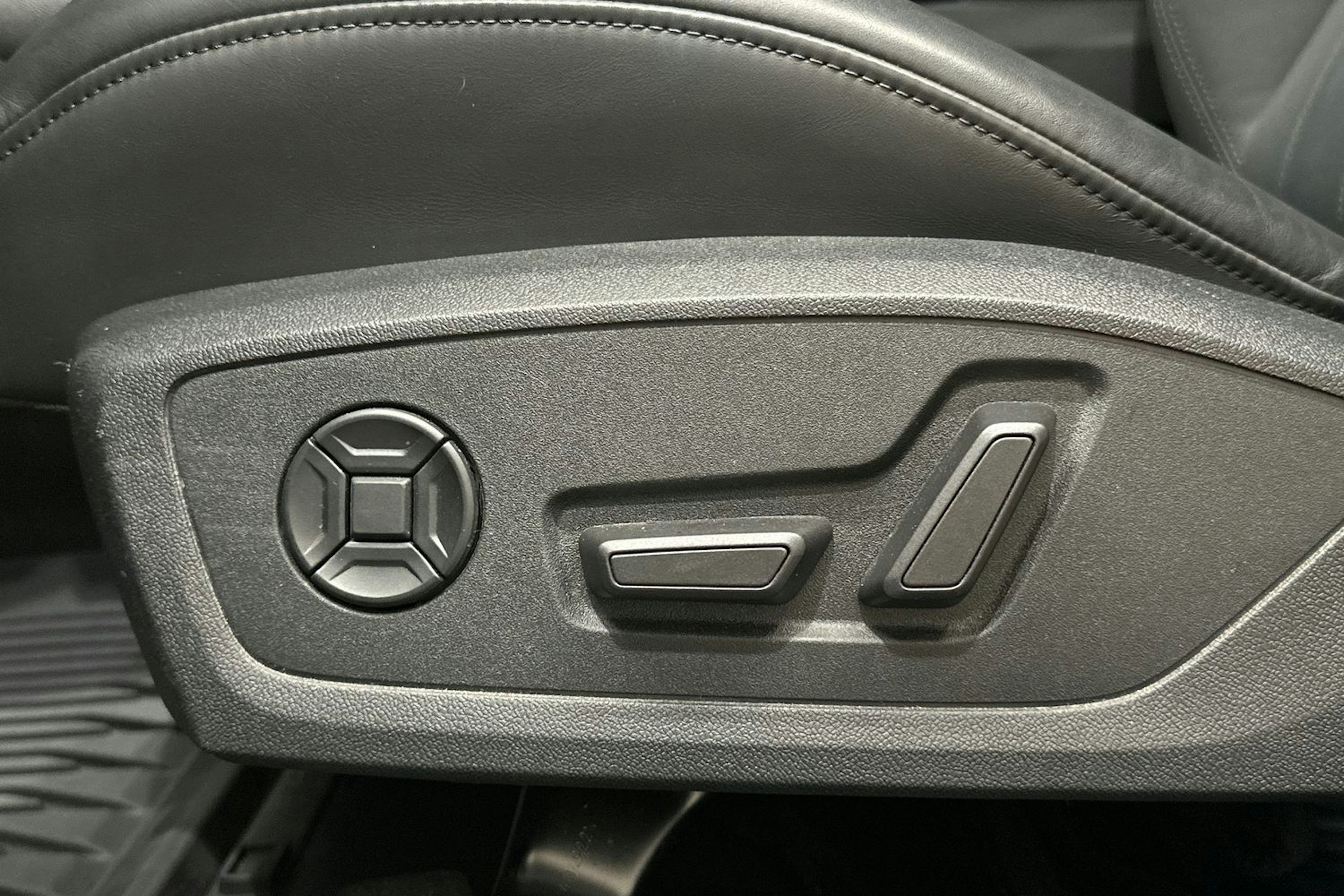 Harmaa Audi A6 2023 kuva 16.