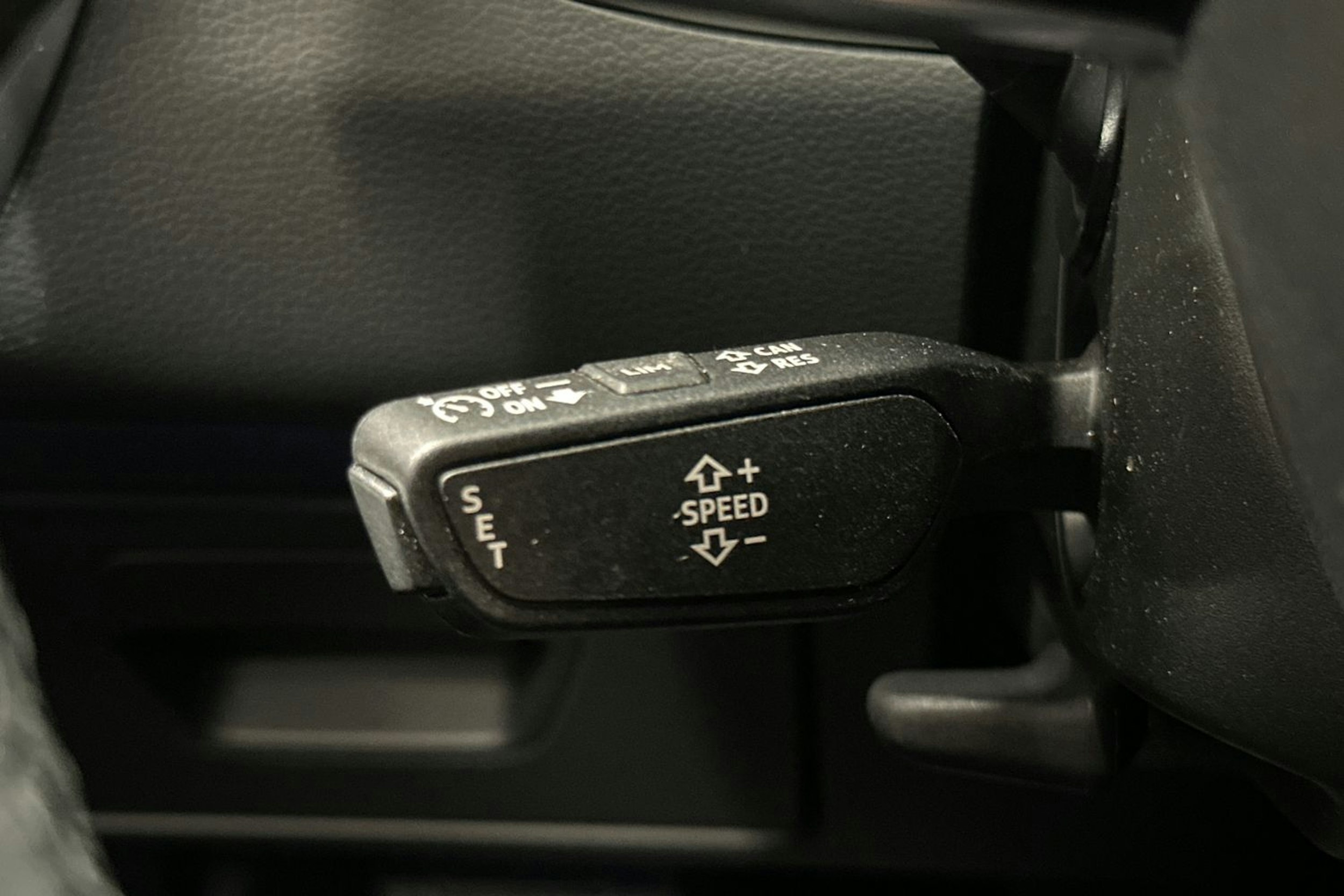 Harmaa Audi A6 2023 kuva 19.