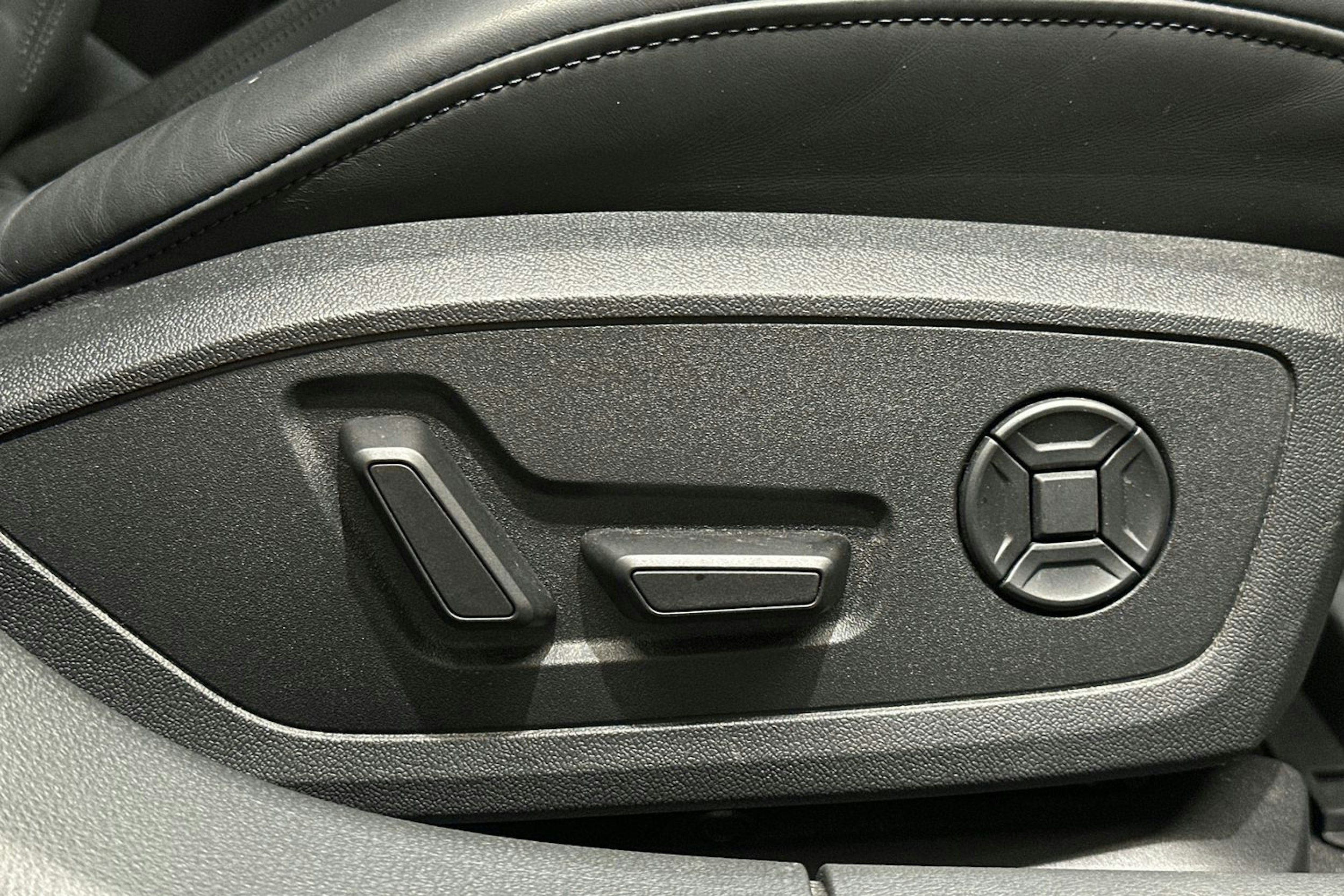 Harmaa Audi A6 2023 kuva 29.