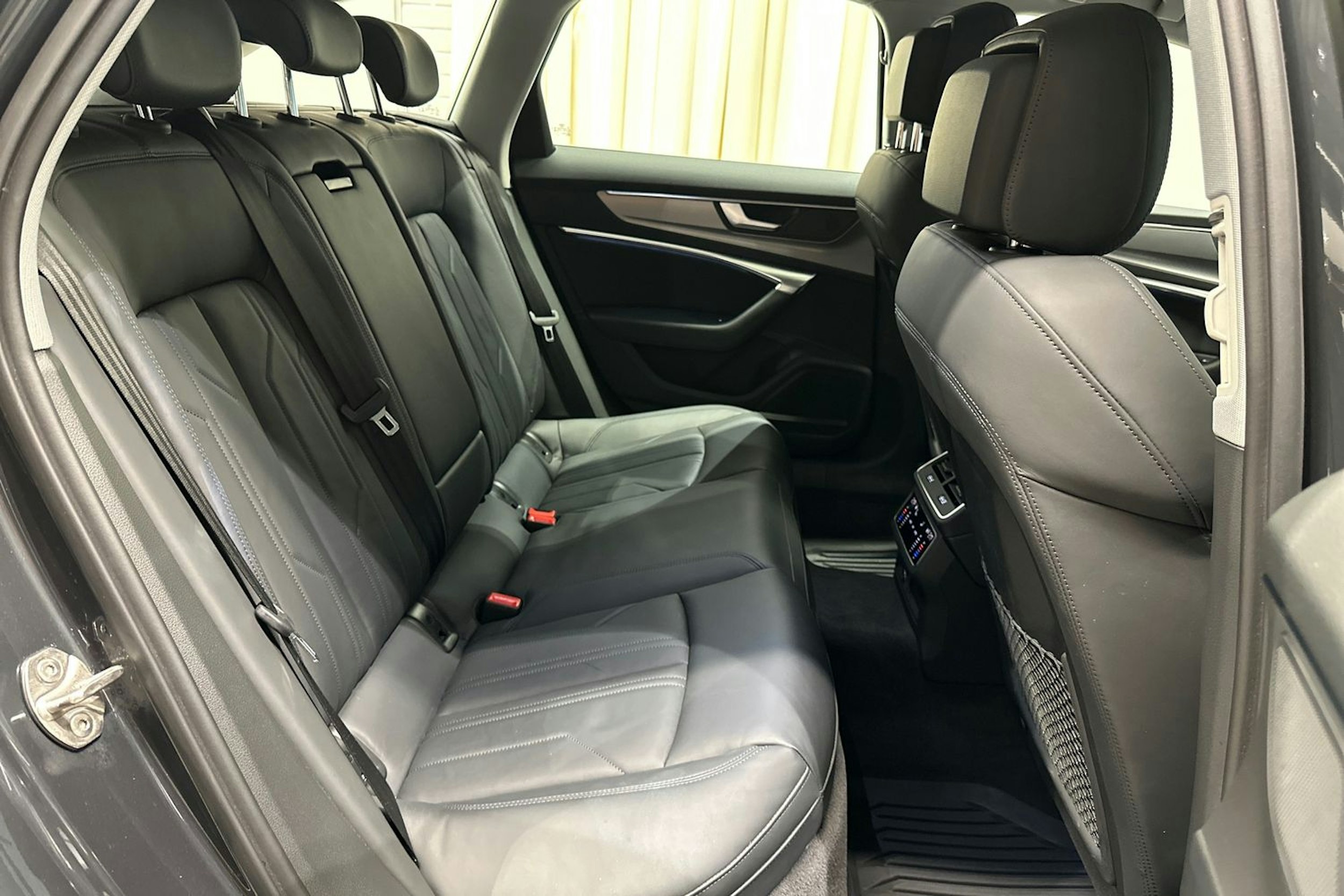 Harmaa Audi A6 2023 kuva 30.